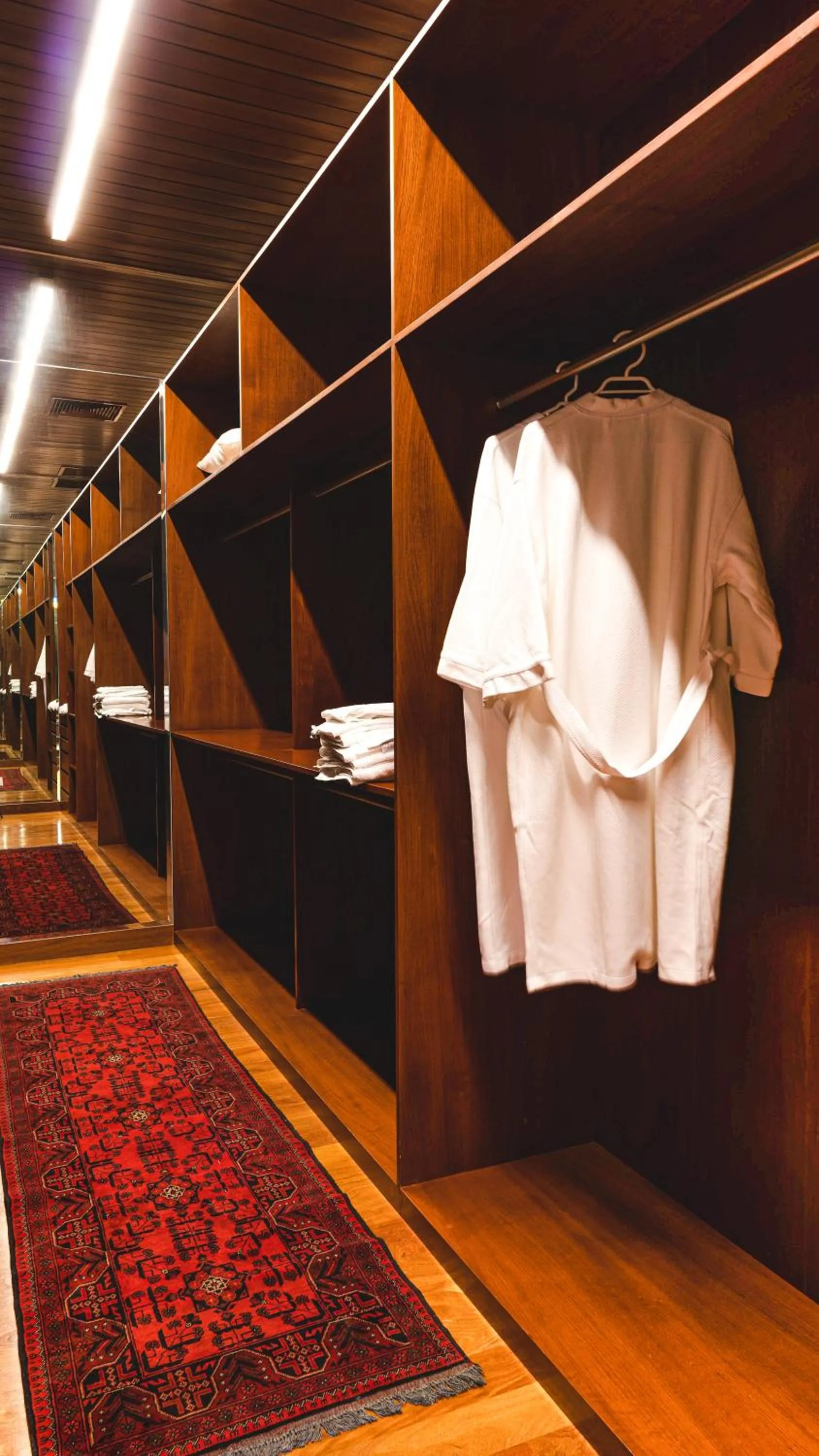 wardrobe in Hotel & Hacienda La Caravedo