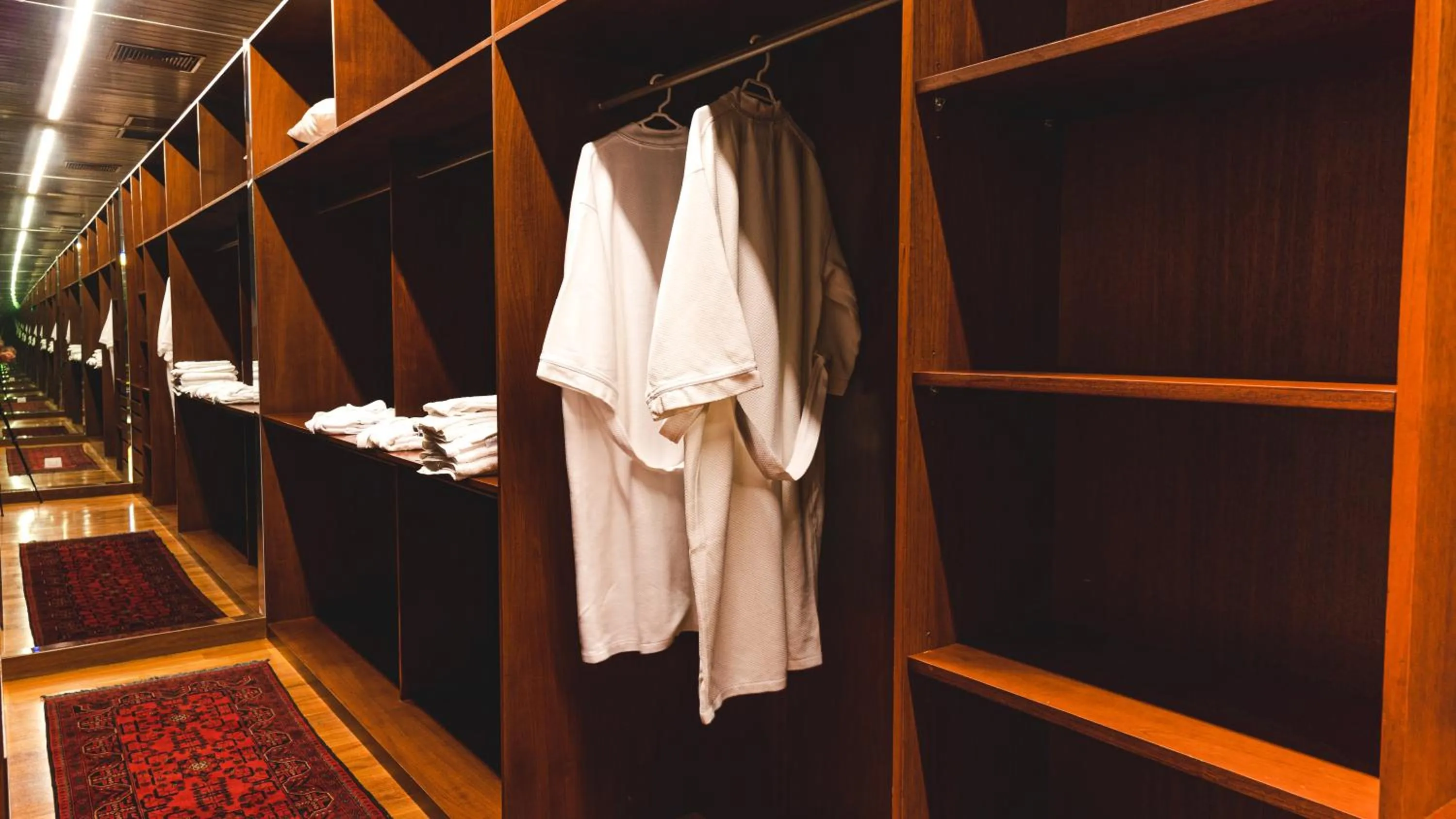 microwave in Hotel & Hacienda La Caravedo