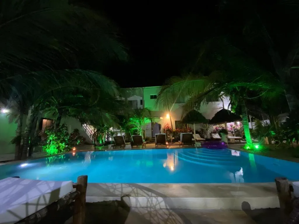 Night in Reyna Resort By Cezere The Palm