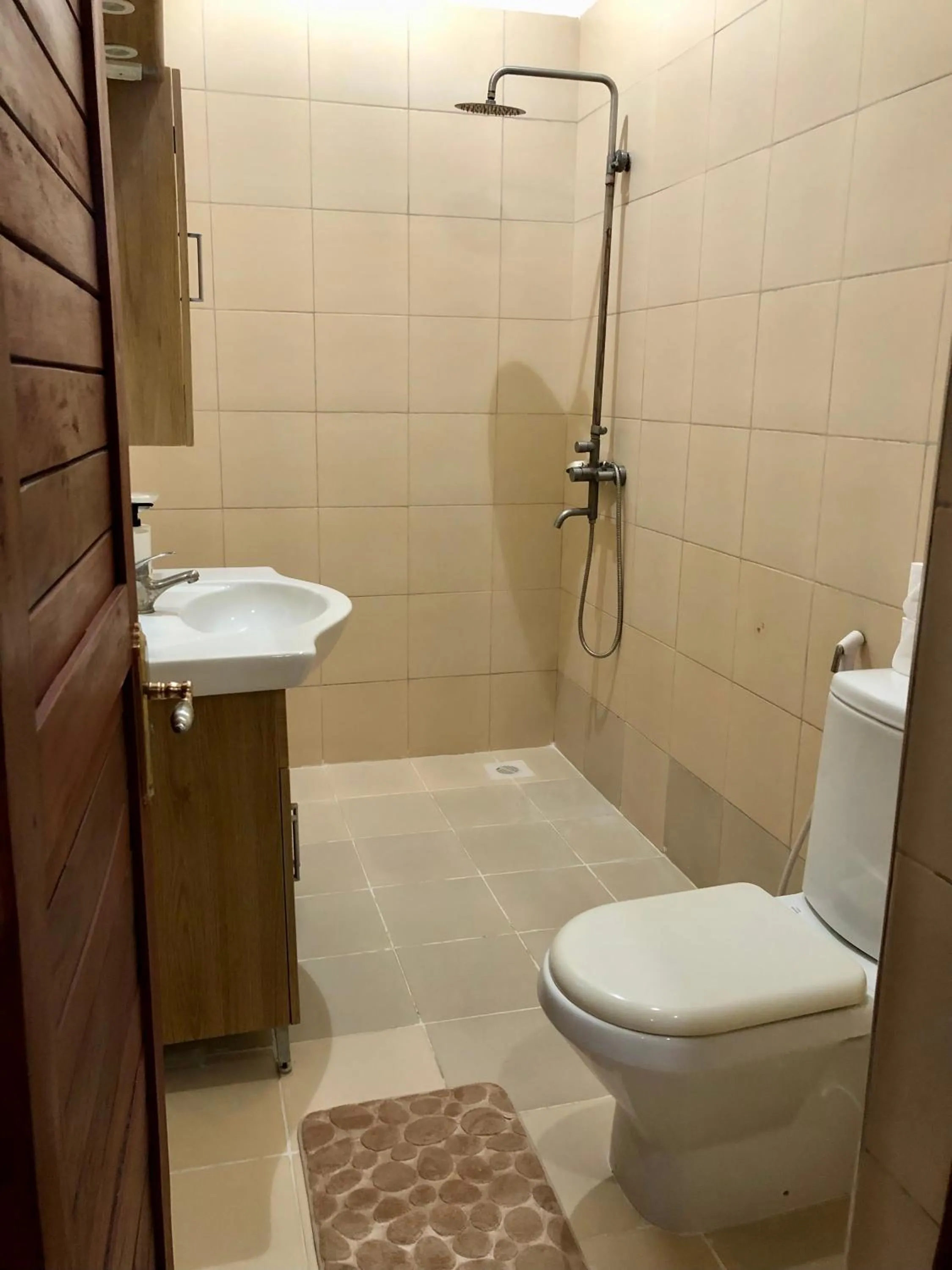 Shower in Reyna Resort By Cezere The Palm