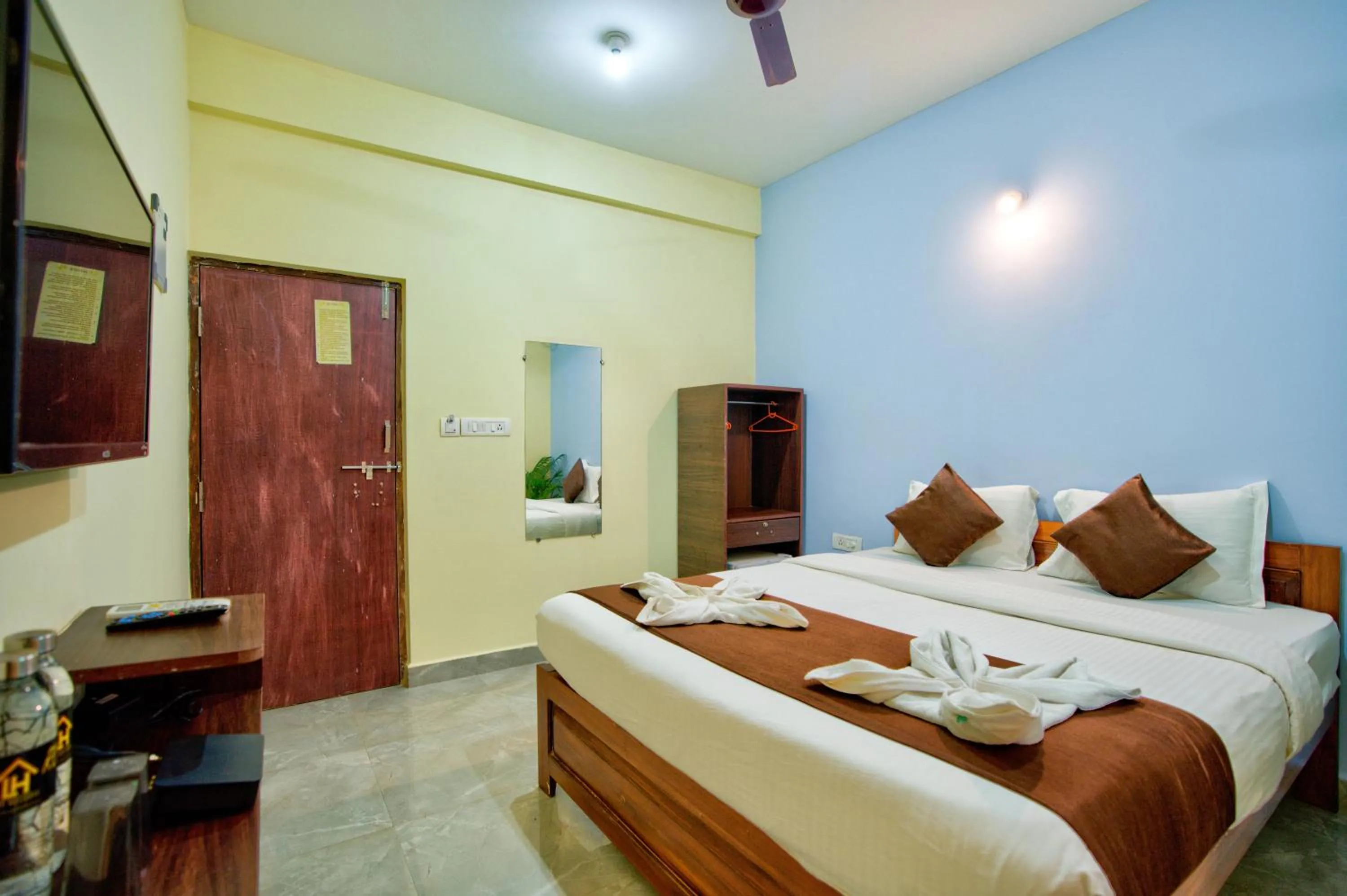 Bed in Crystal Bay Baga