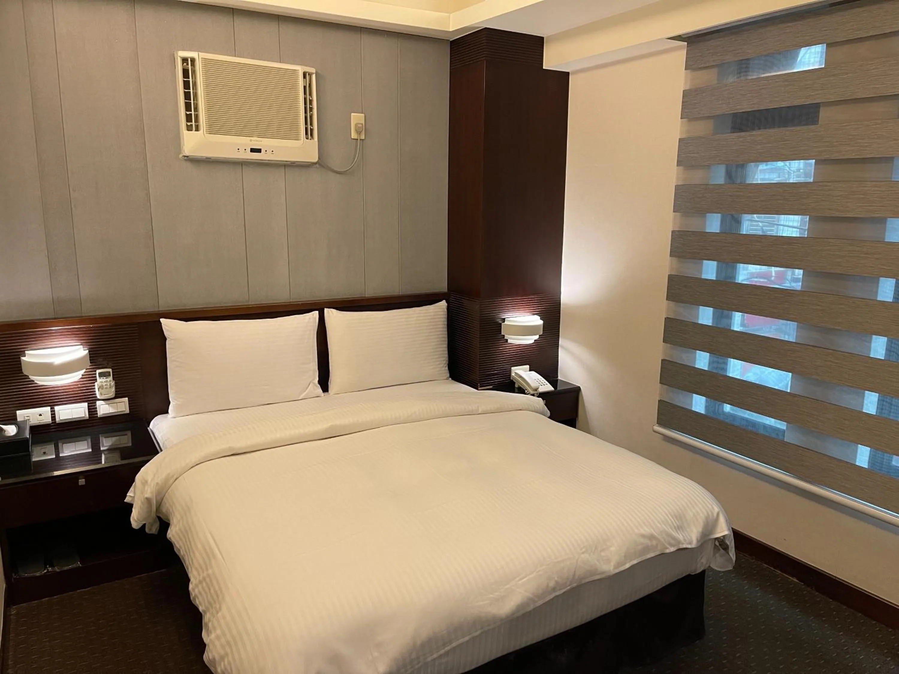 Photo of the whole room, Bed in Sun Sweet Hotel