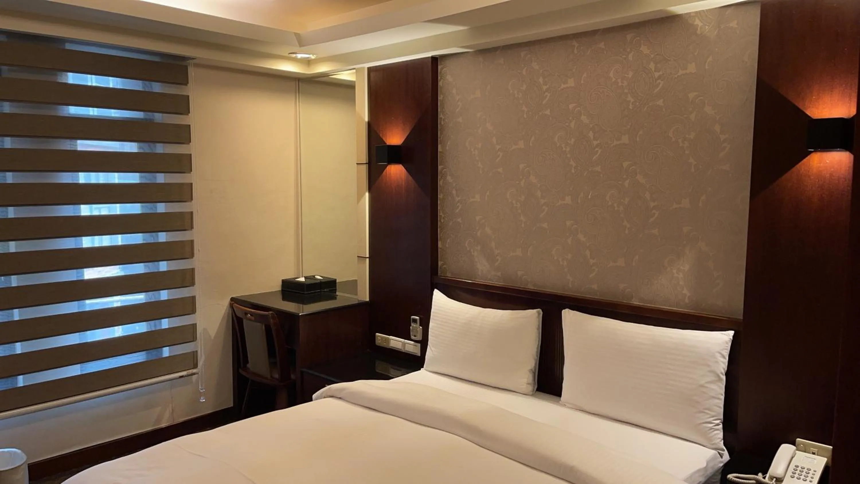 Photo of the whole room, Bed in Sun Sweet Hotel