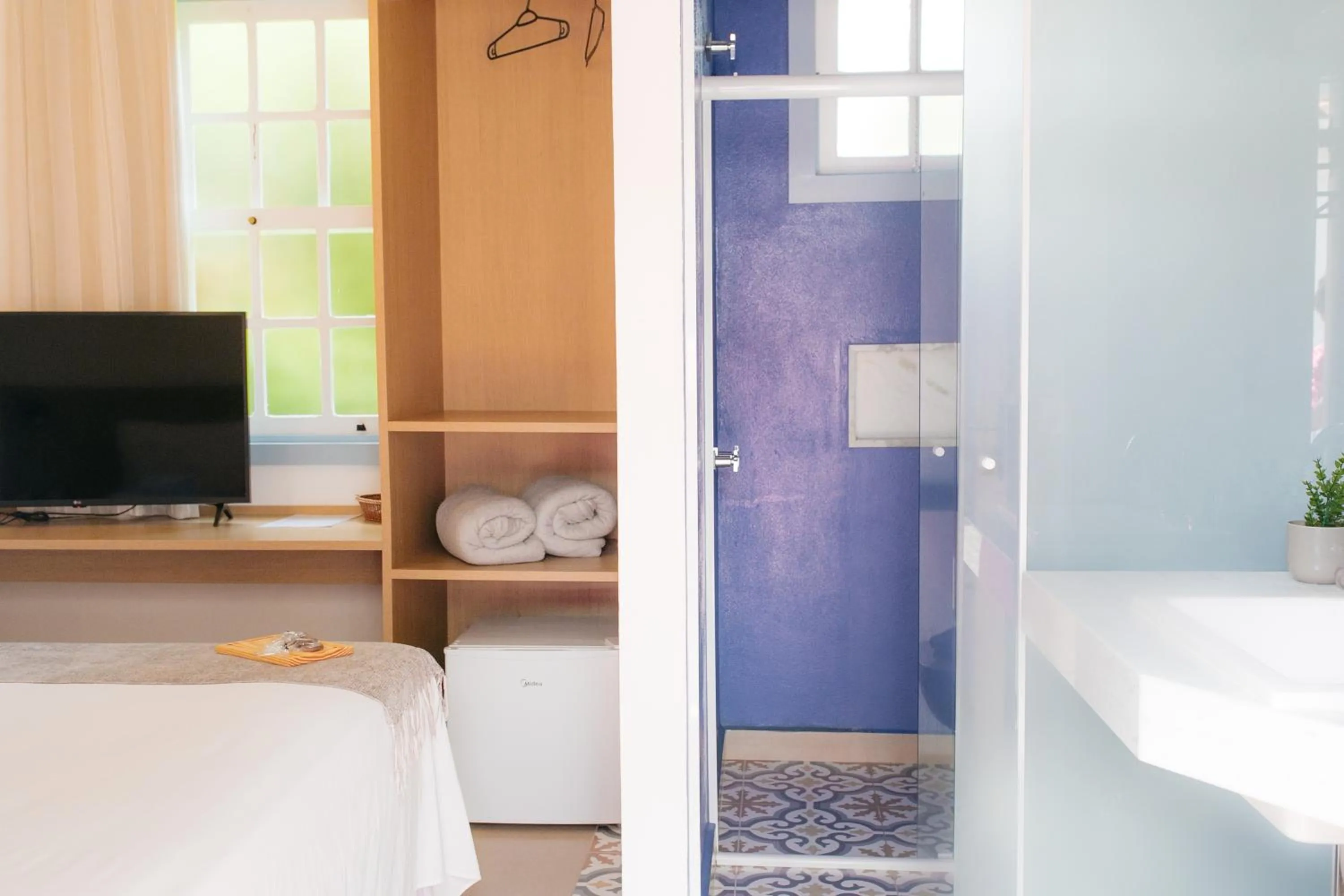 Shower, Bed in Pousada Relicário