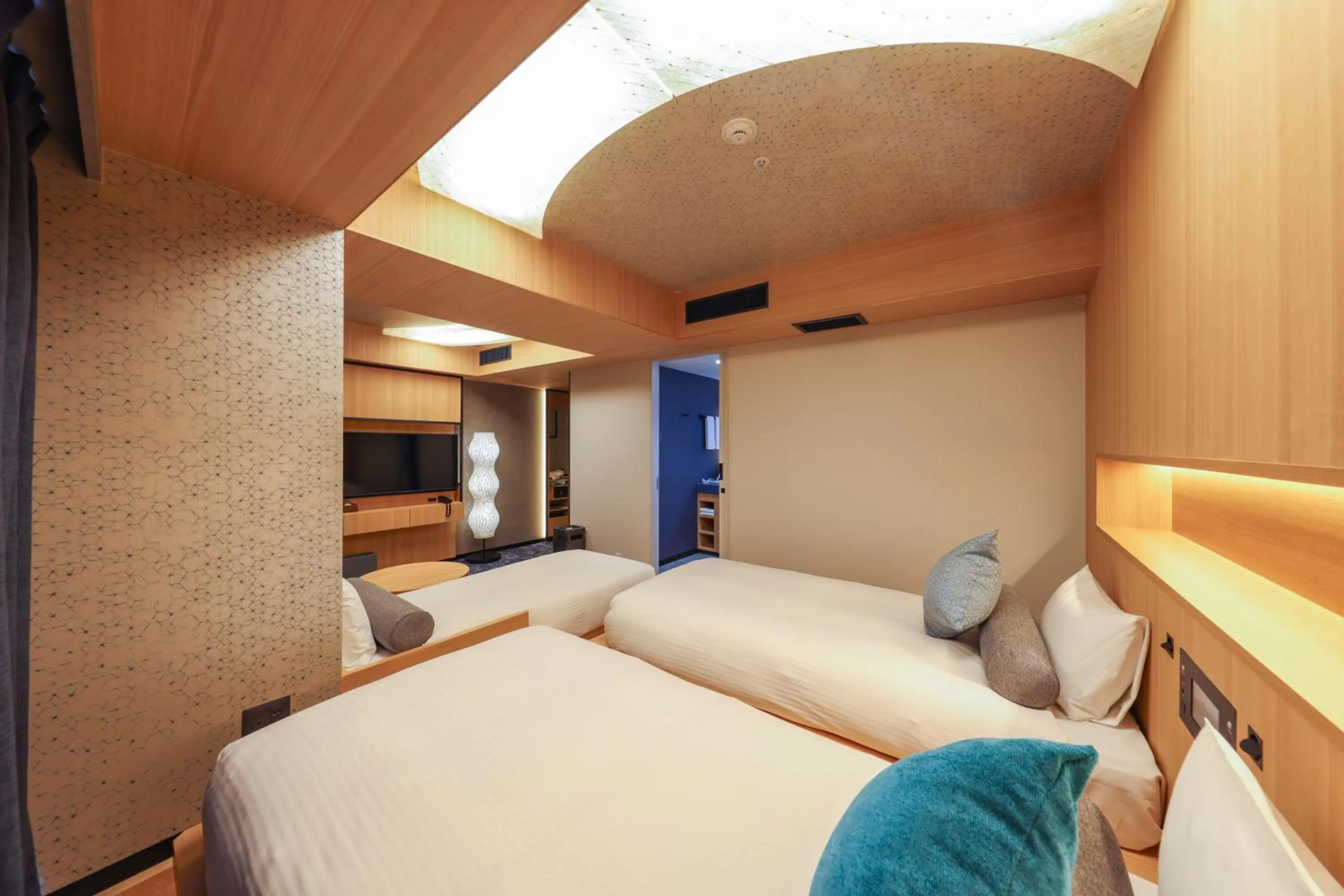 Photo of the whole room, Bed in Hotel Keihan Tenmabashi Ekimae