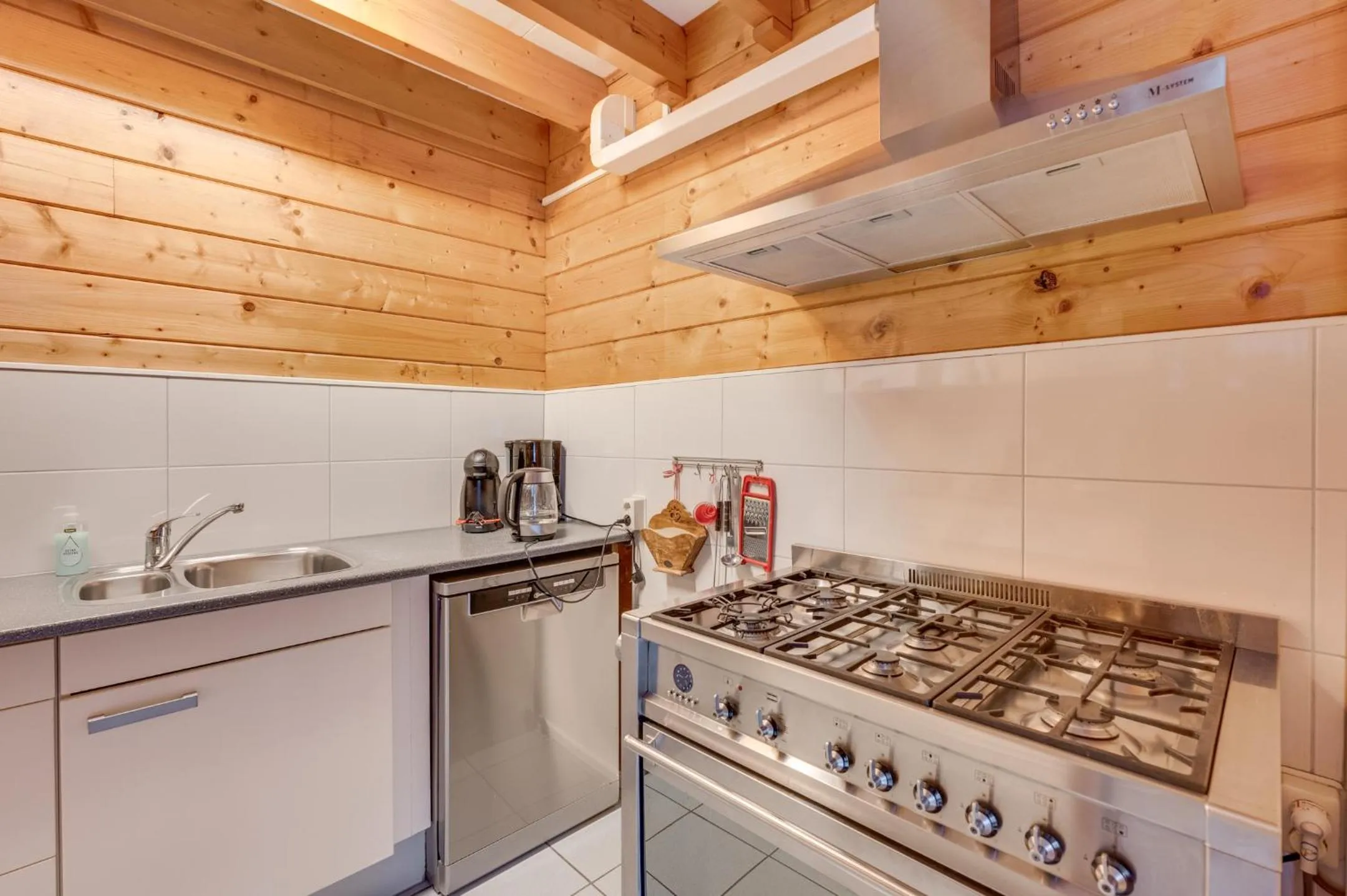 Kitchen or kitchenette in Ride by the Sea Guesthouse