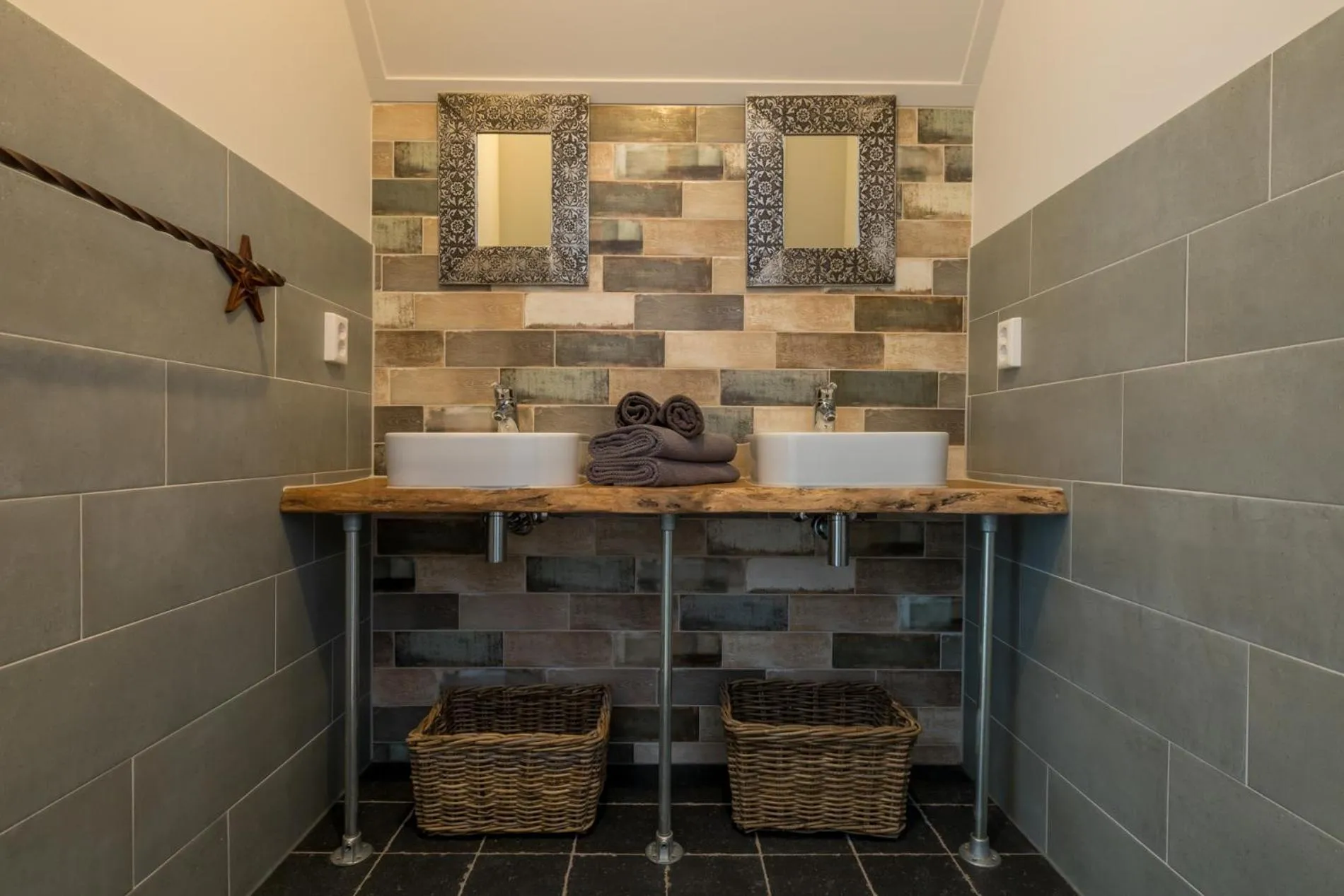 Bathroom in Ride by the Sea Guesthouse