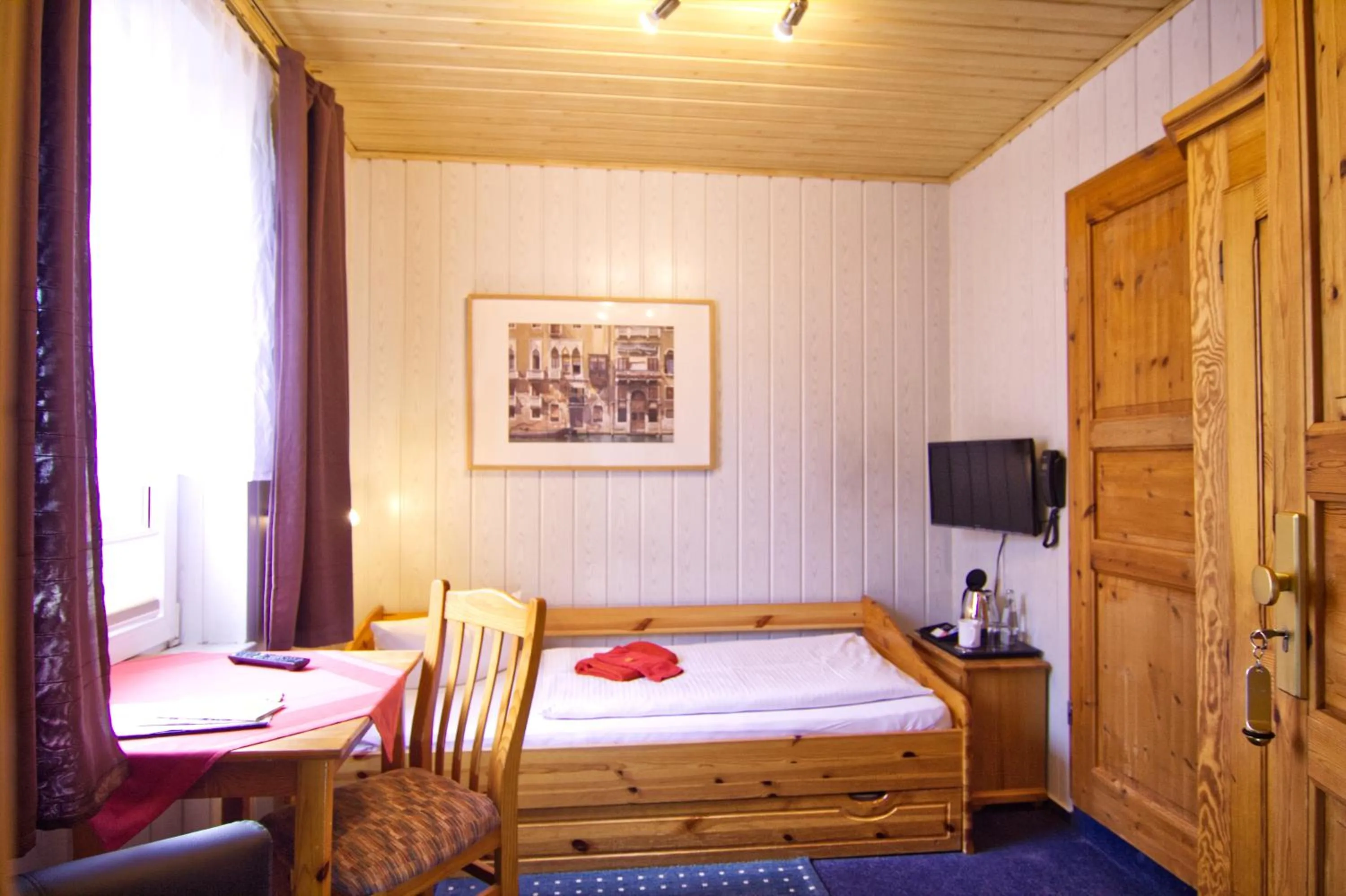 Photo of the whole room in Esprit Hotel