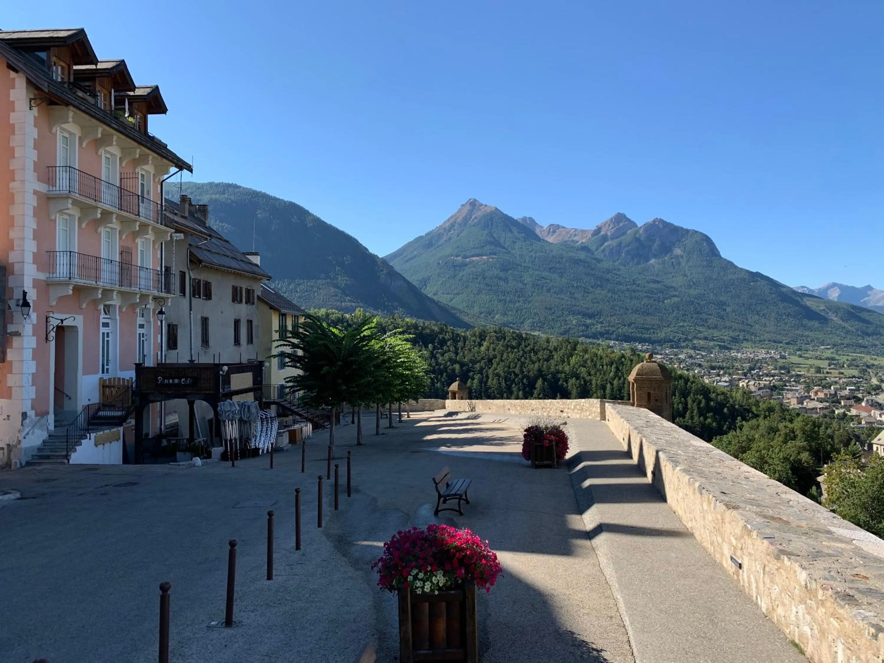 Property building in Panorama apartment Briancon