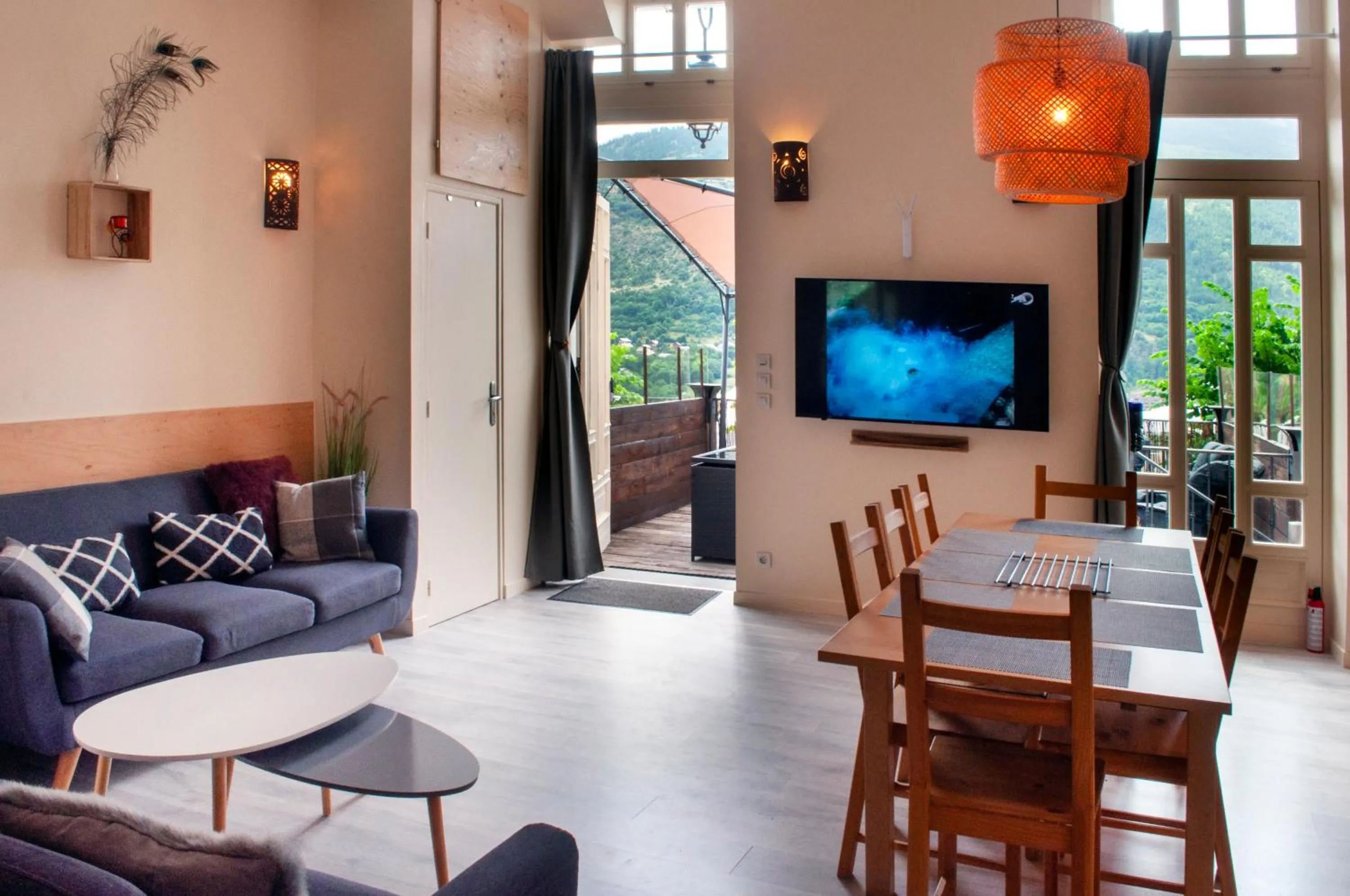 TV and multimedia in Panorama apartment Briancon