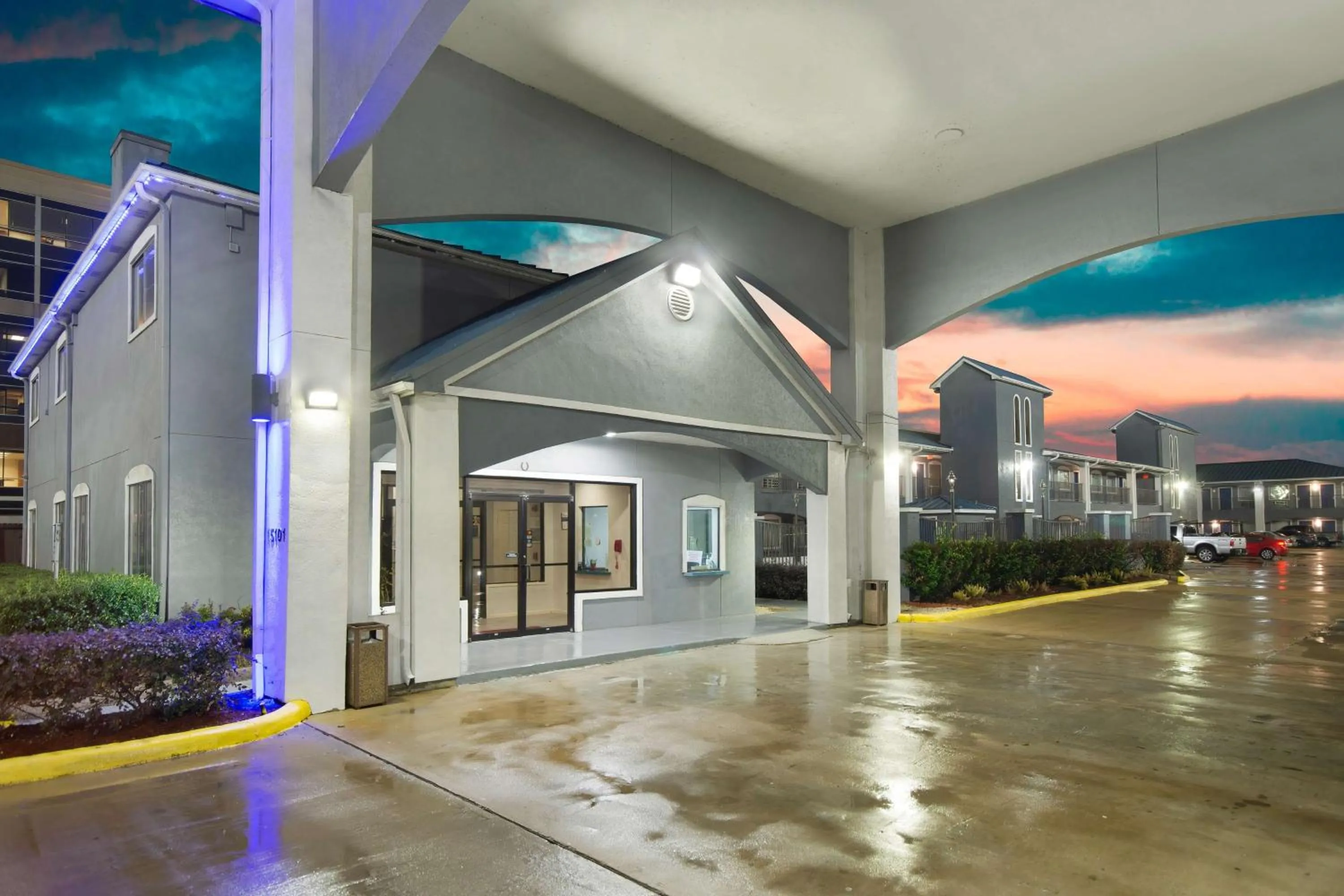 Property building in Motel 6 Houston, TX - I-10 West