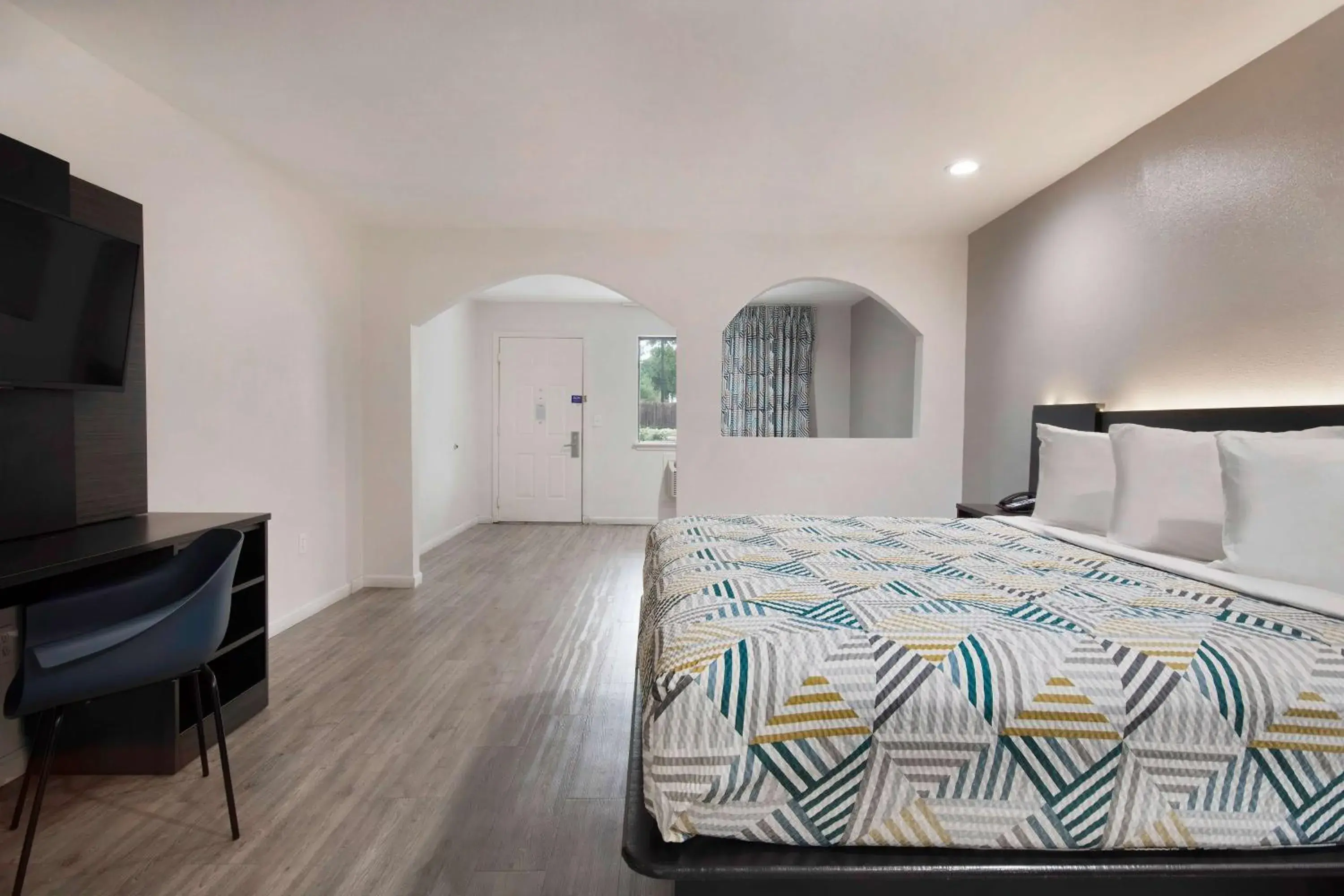 Bedroom, Bed in Motel 6 Houston, TX - I-10 West Bedroom, Bed in Motel 6 Houston, TX - I-10 West