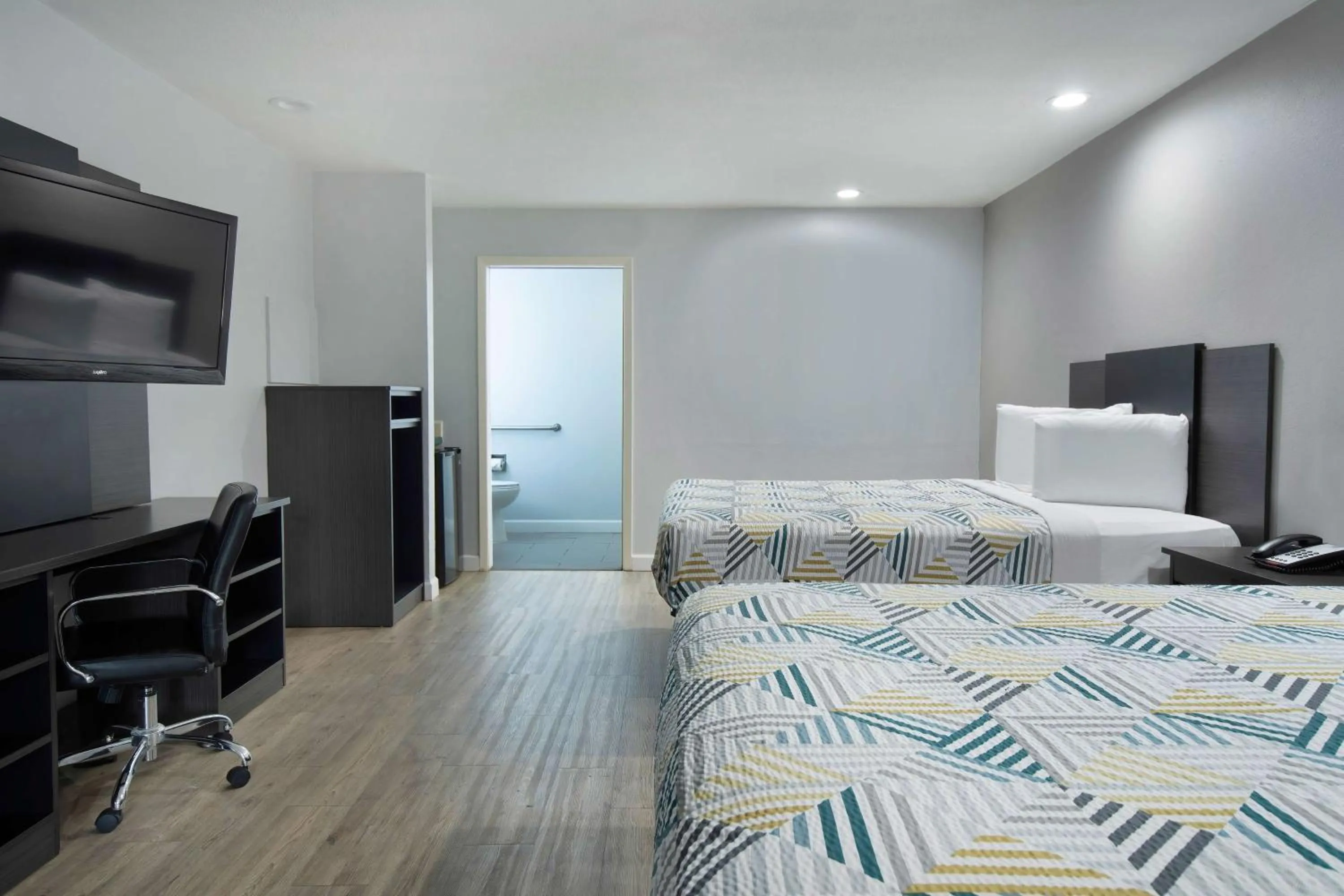 Bedroom, Bed in Motel 6 Houston, TX - I-10 West