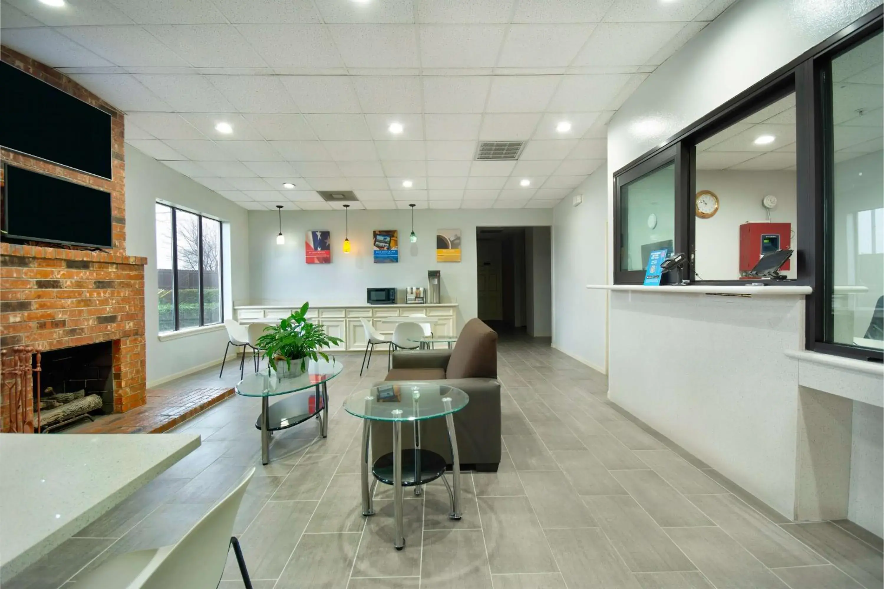 Lobby or reception in Motel 6 Houston, TX - I-10 West Lobby or reception in Motel 6 Houston, TX - I-10 West