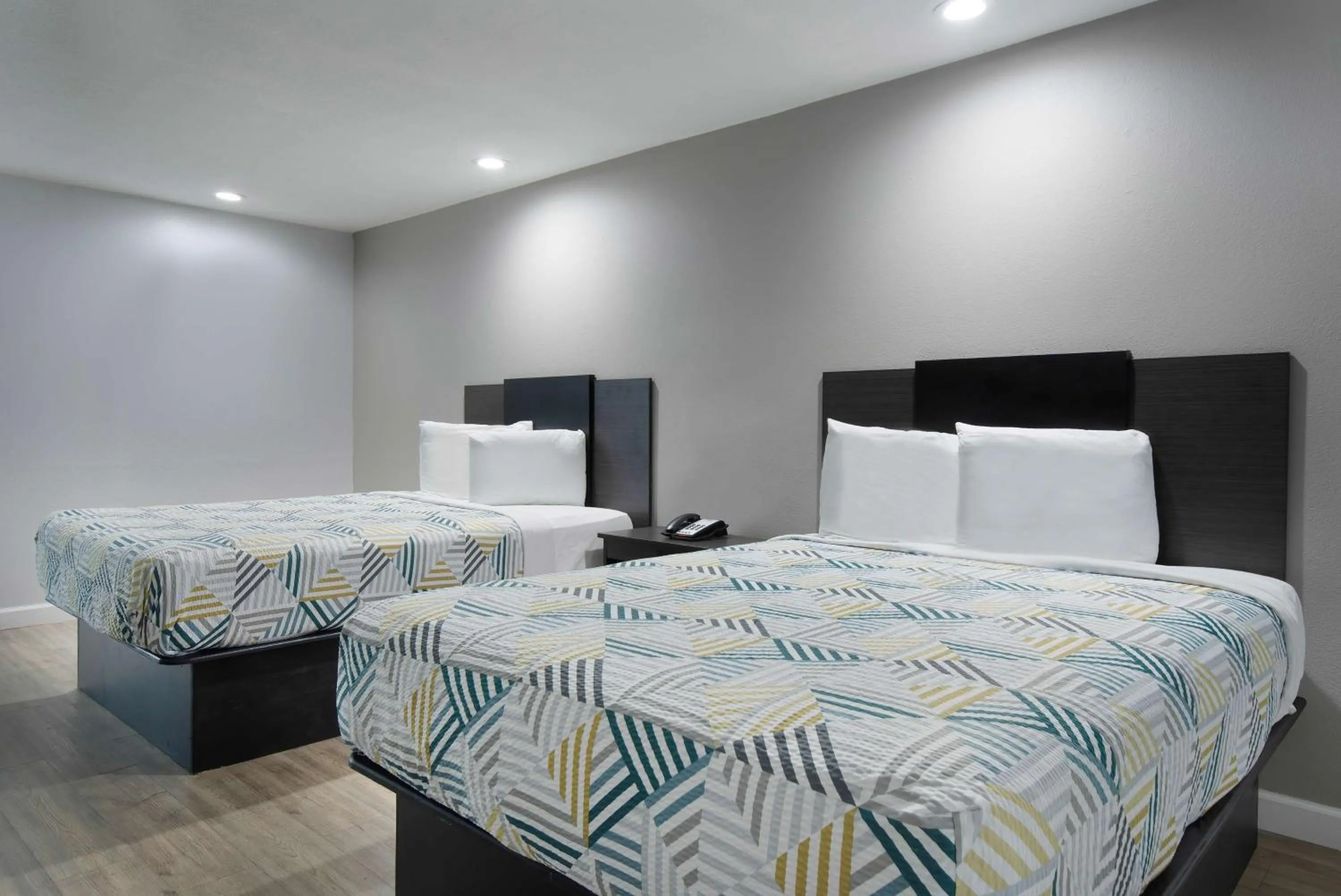 Bedroom, Bed in Motel 6 Houston, TX - I-10 West