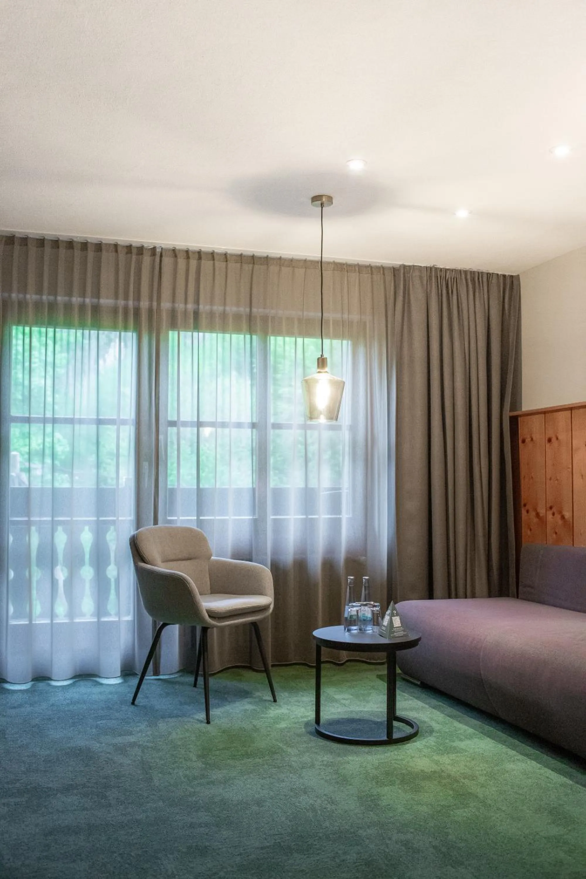 Photo of the whole room, Bed in Hotel Hofgut Sternen - Ravennaschlucht