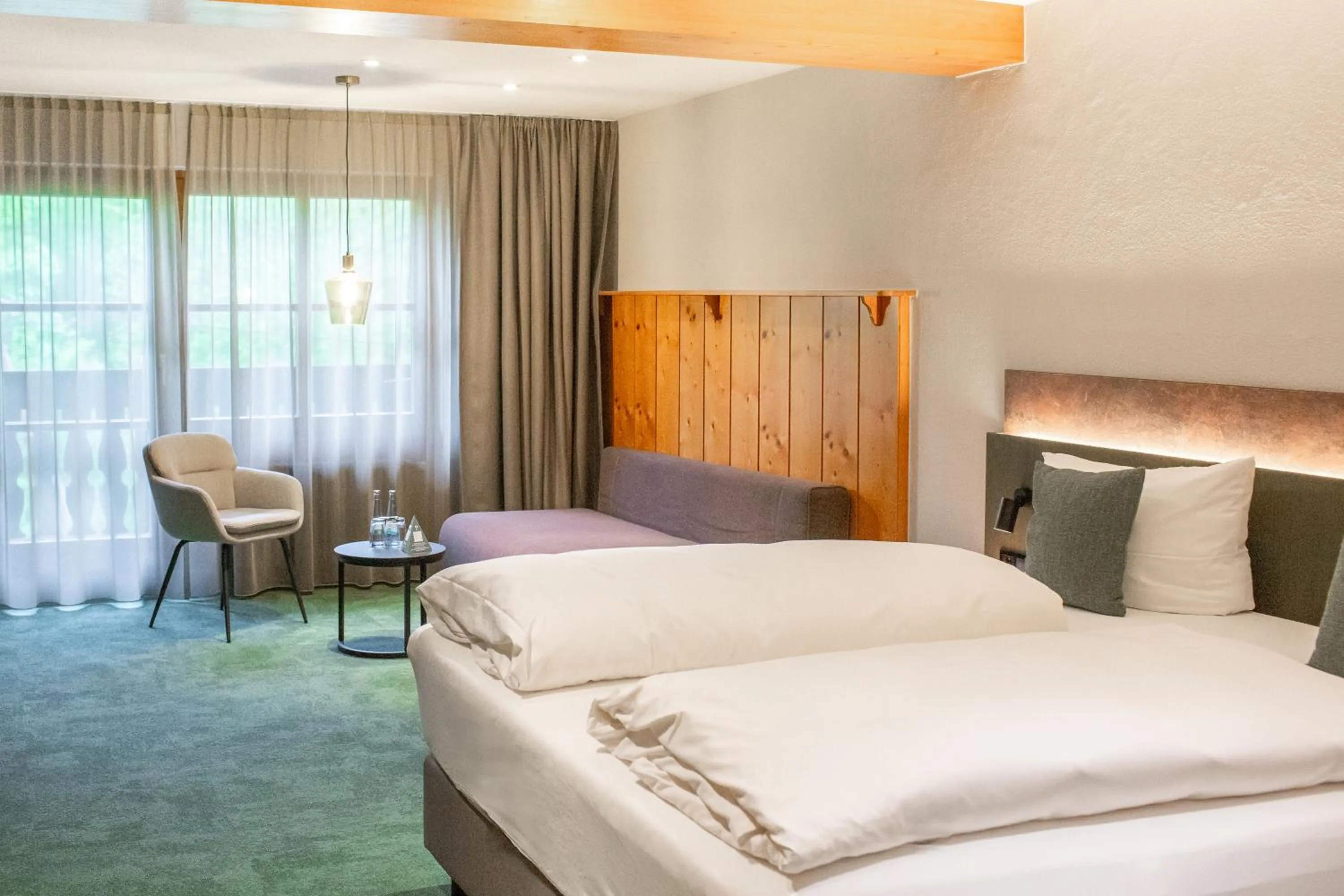 Photo of the whole room, Bed in Hotel Hofgut Sternen - Ravennaschlucht