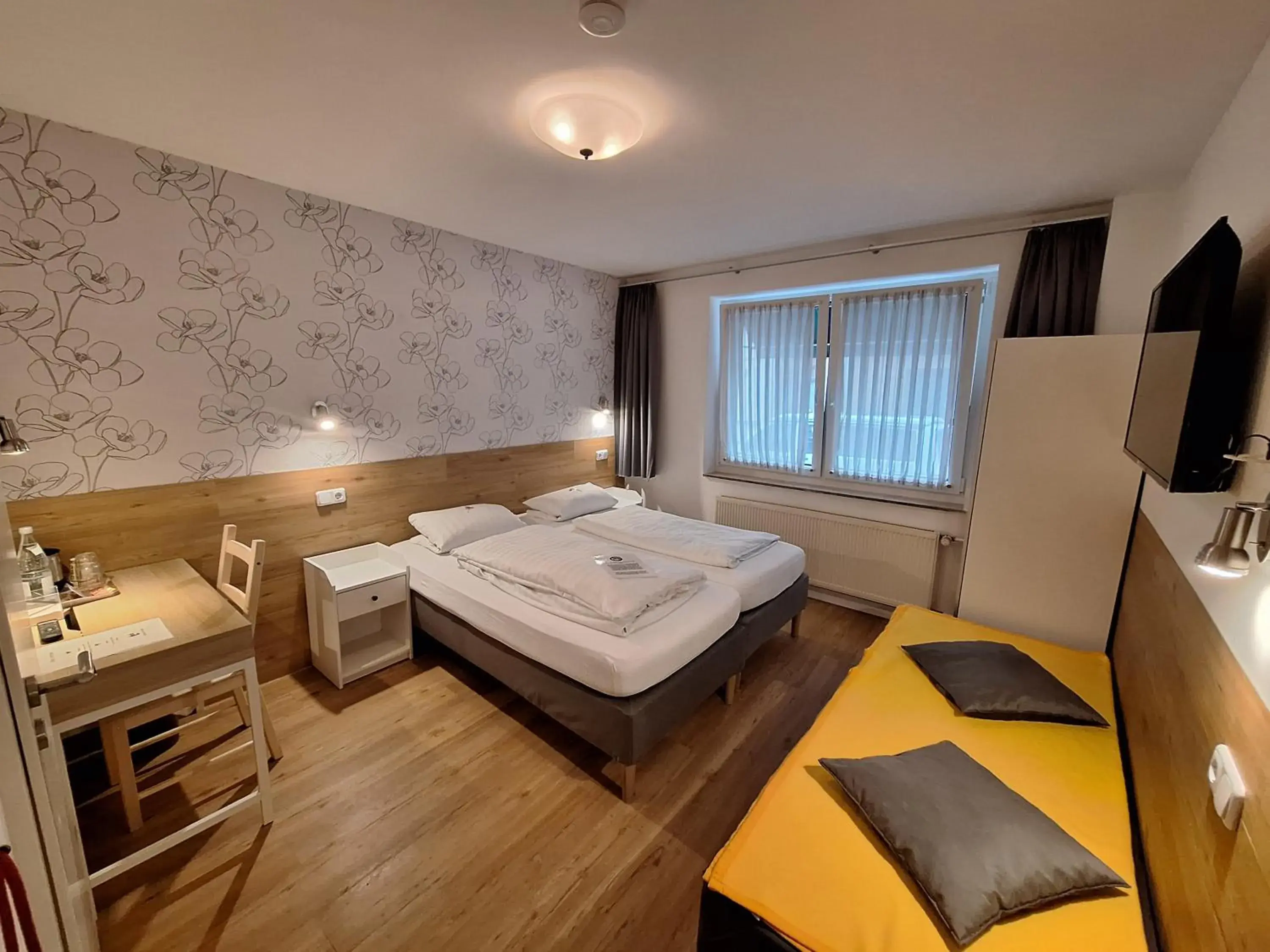 Small Twin Room - single occupancy in Hotel Müller Köln Small Twin Room - single occupancy in Hotel Müller Köln