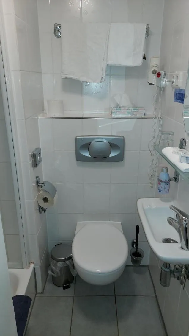 Shower in Hotel Müller Köln