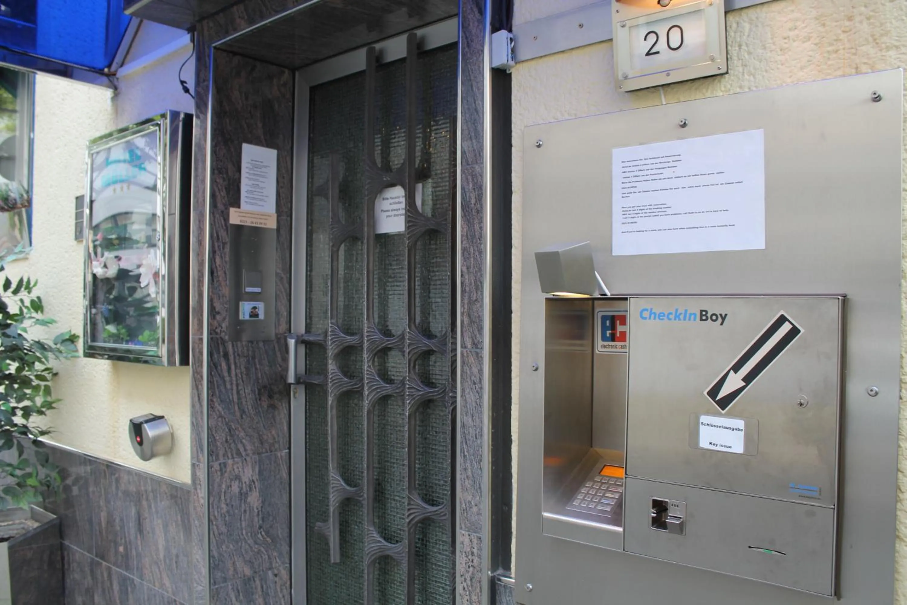 Facade/entrance in Hotel Müller Köln