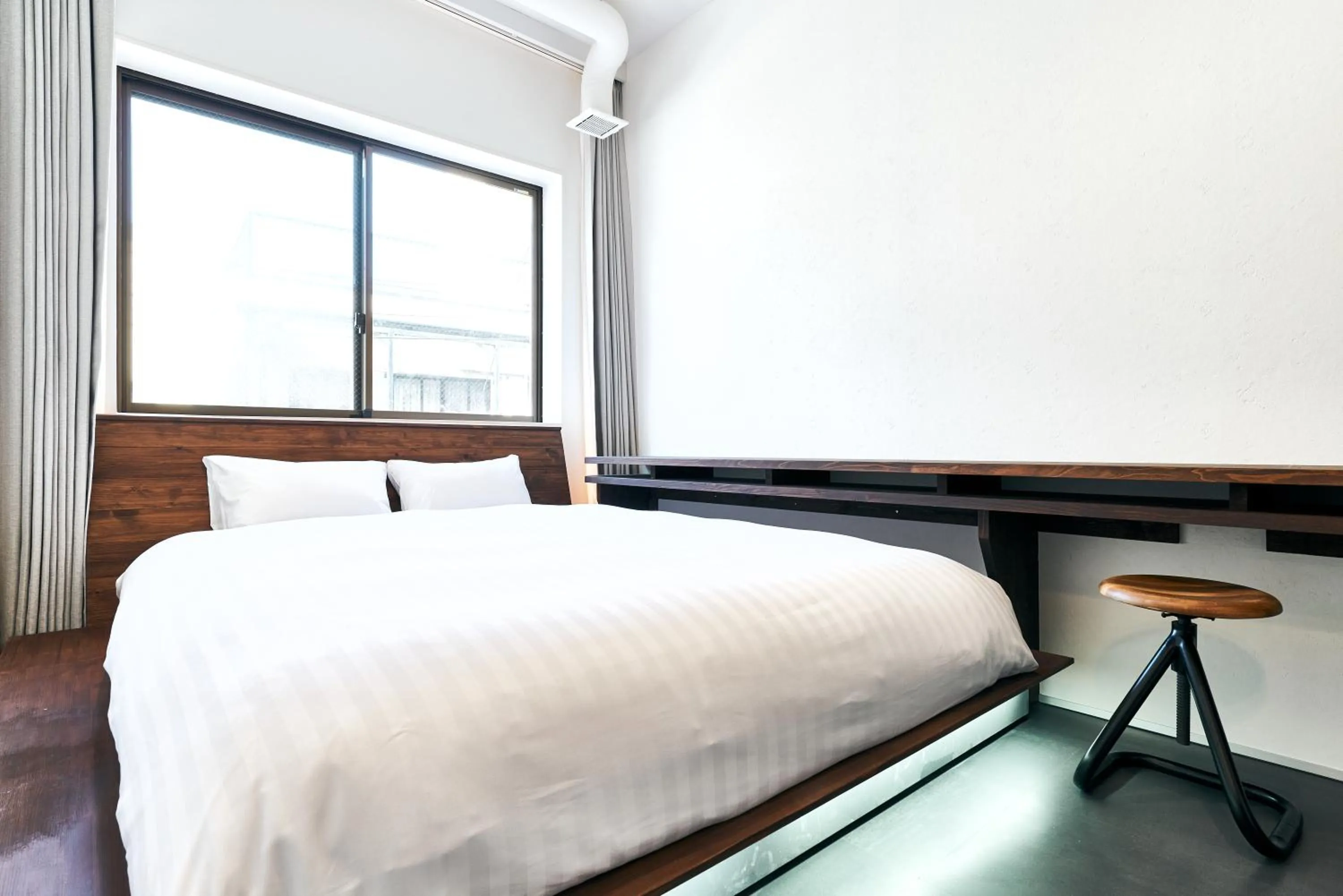 Photo of the whole room, Bed in Cocts Akihabara