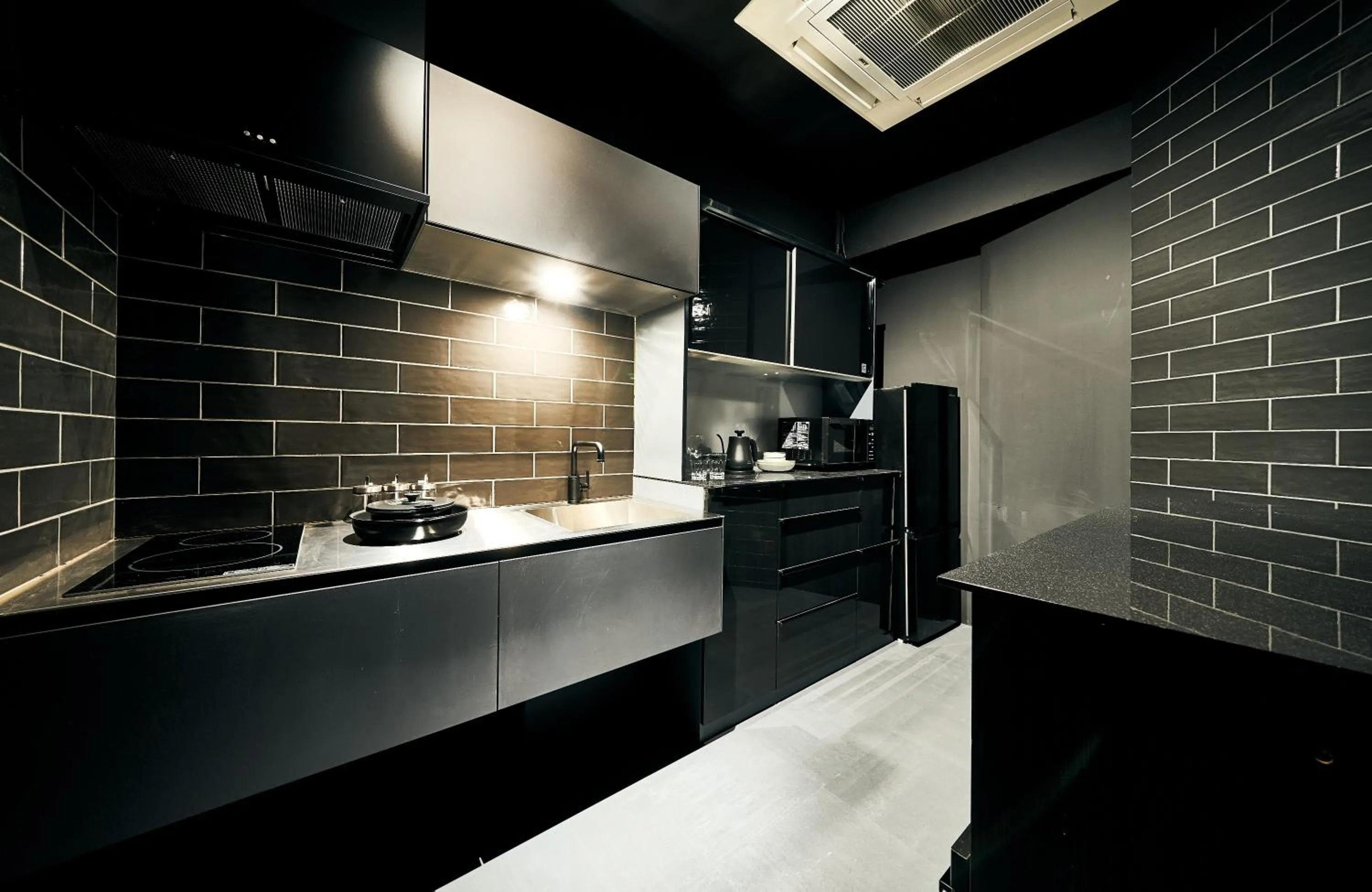 Communal kitchen in Cocts Akihabara