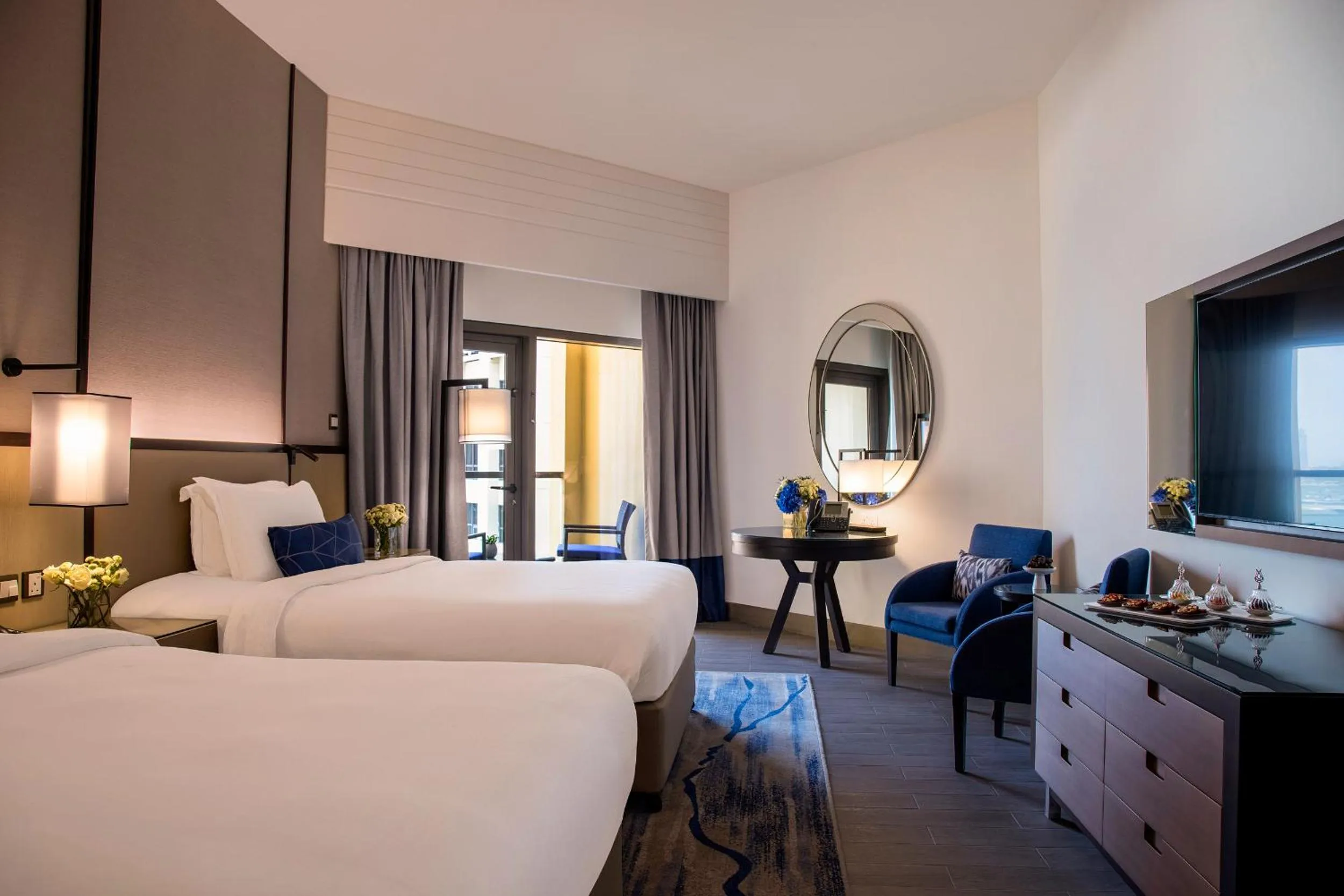 Bedroom, Bed in Amwaj Rotana, Jumeirah Beach - Dubai