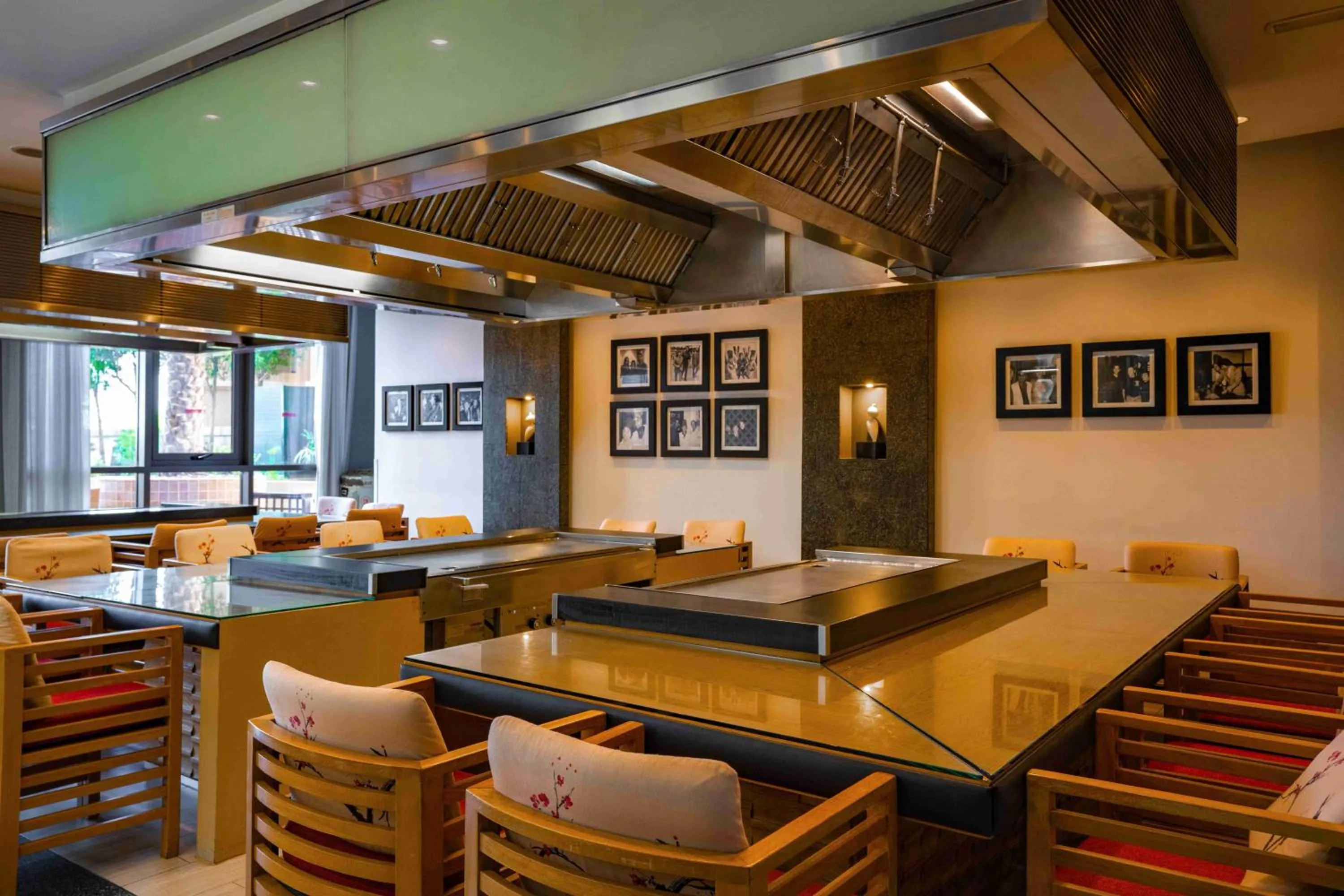 Restaurant/places to eat in Amwaj Rotana, Jumeirah Beach - Dubai