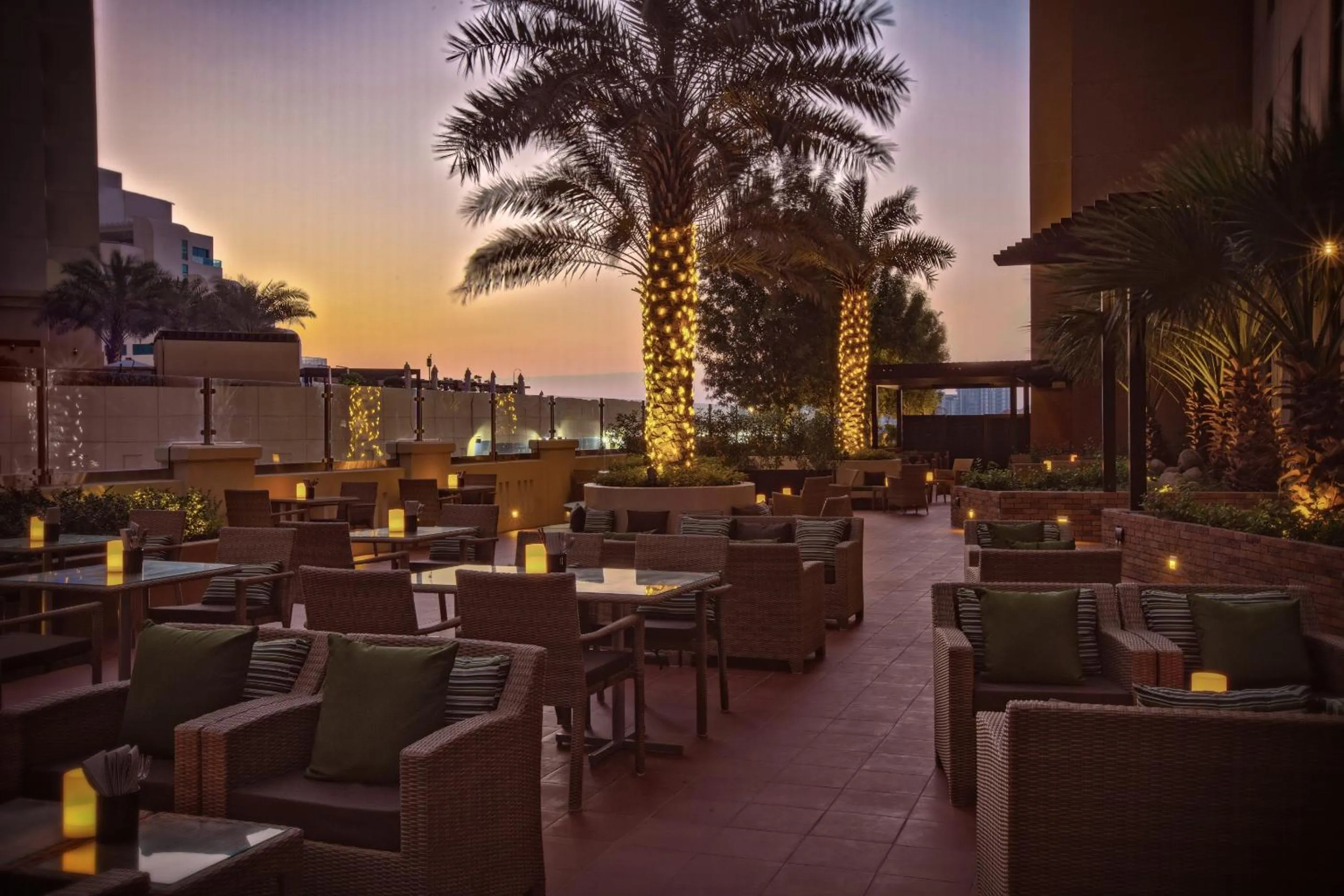 Lounge or bar in Amwaj Rotana, Jumeirah Beach - Dubai