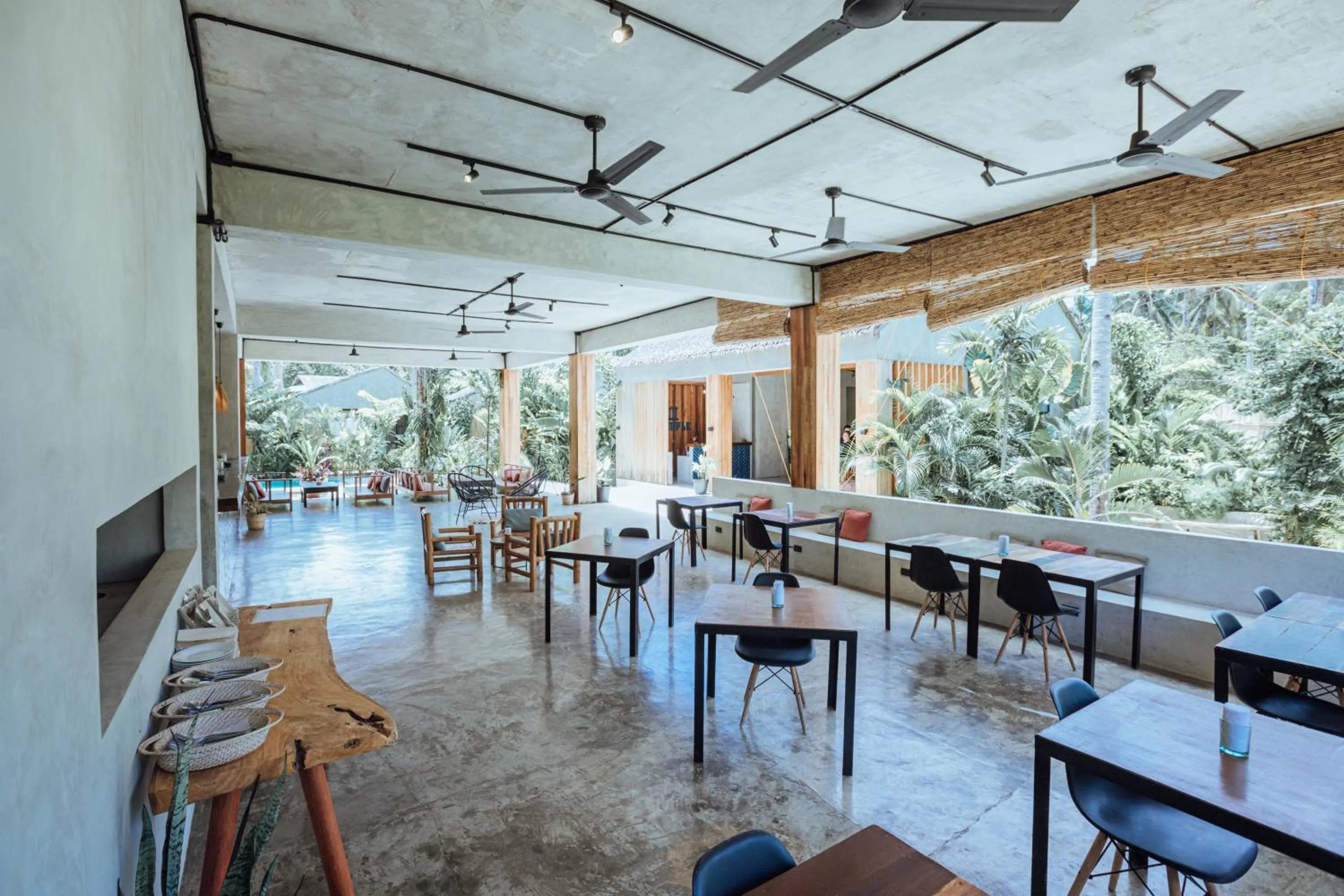 Restaurant/places to eat in Surfing Temple Boutique Hotel