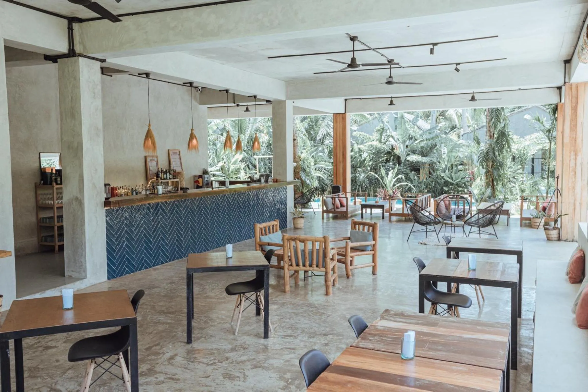 Restaurant/places to eat in Surfing Temple Boutique Hotel