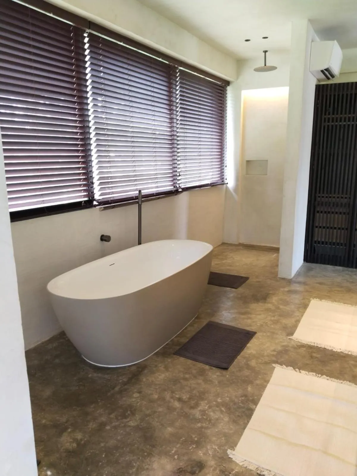 Bath in Surfing Temple Boutique Hotel