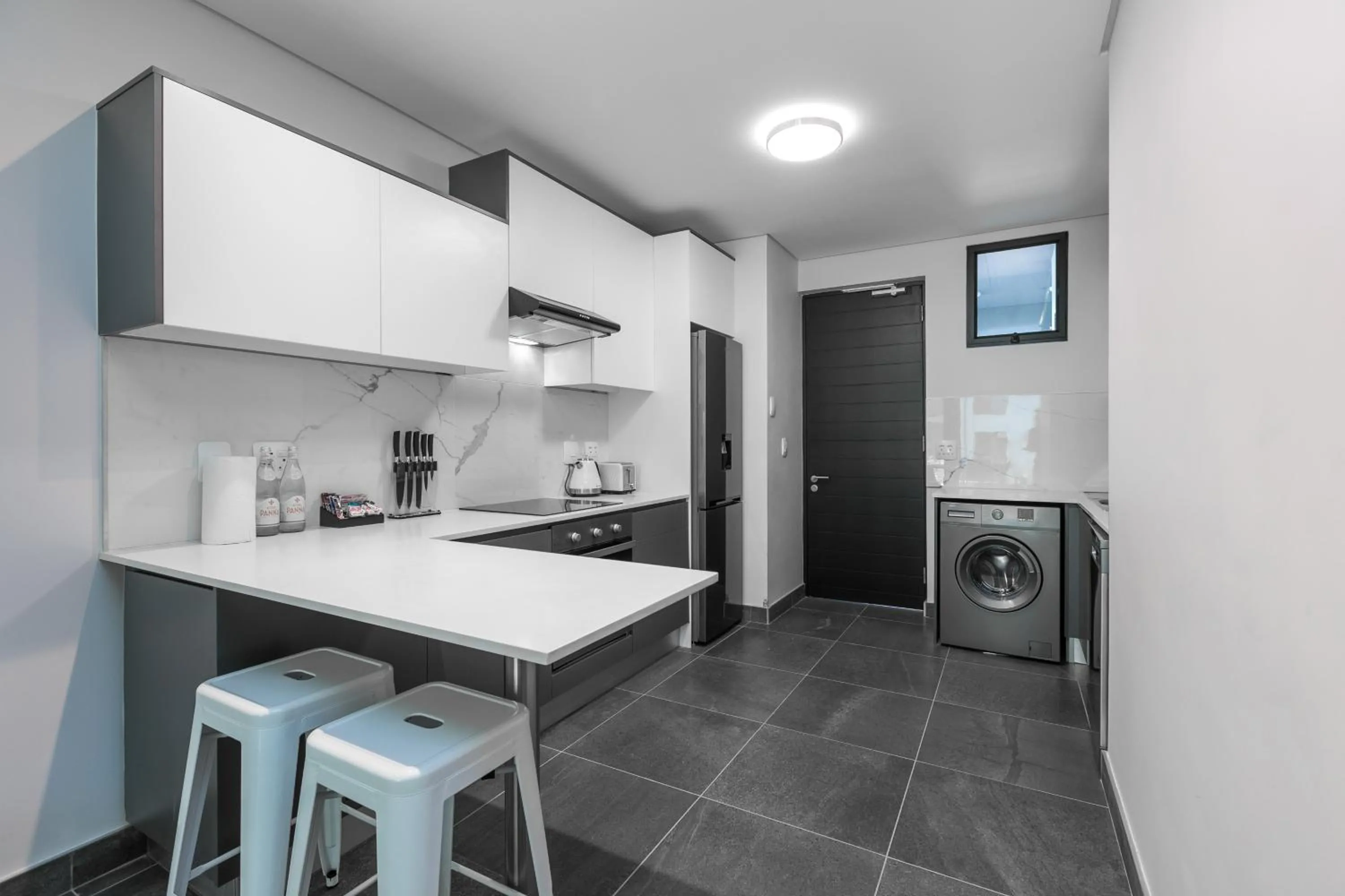 Kitchen or kitchenette in Stay Ulo at Atholl Gate