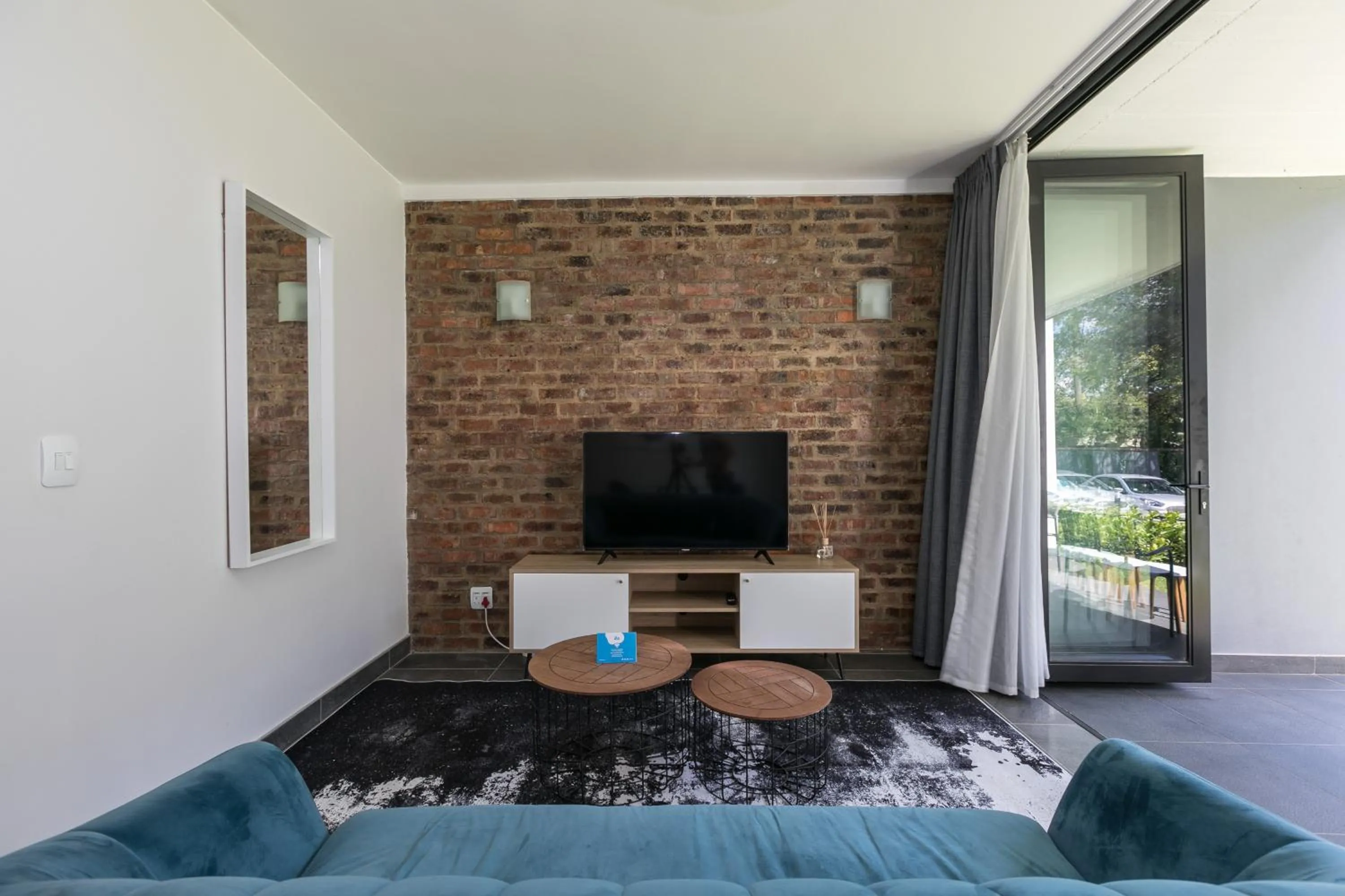 TV and multimedia in Stay Ulo at Atholl Gate