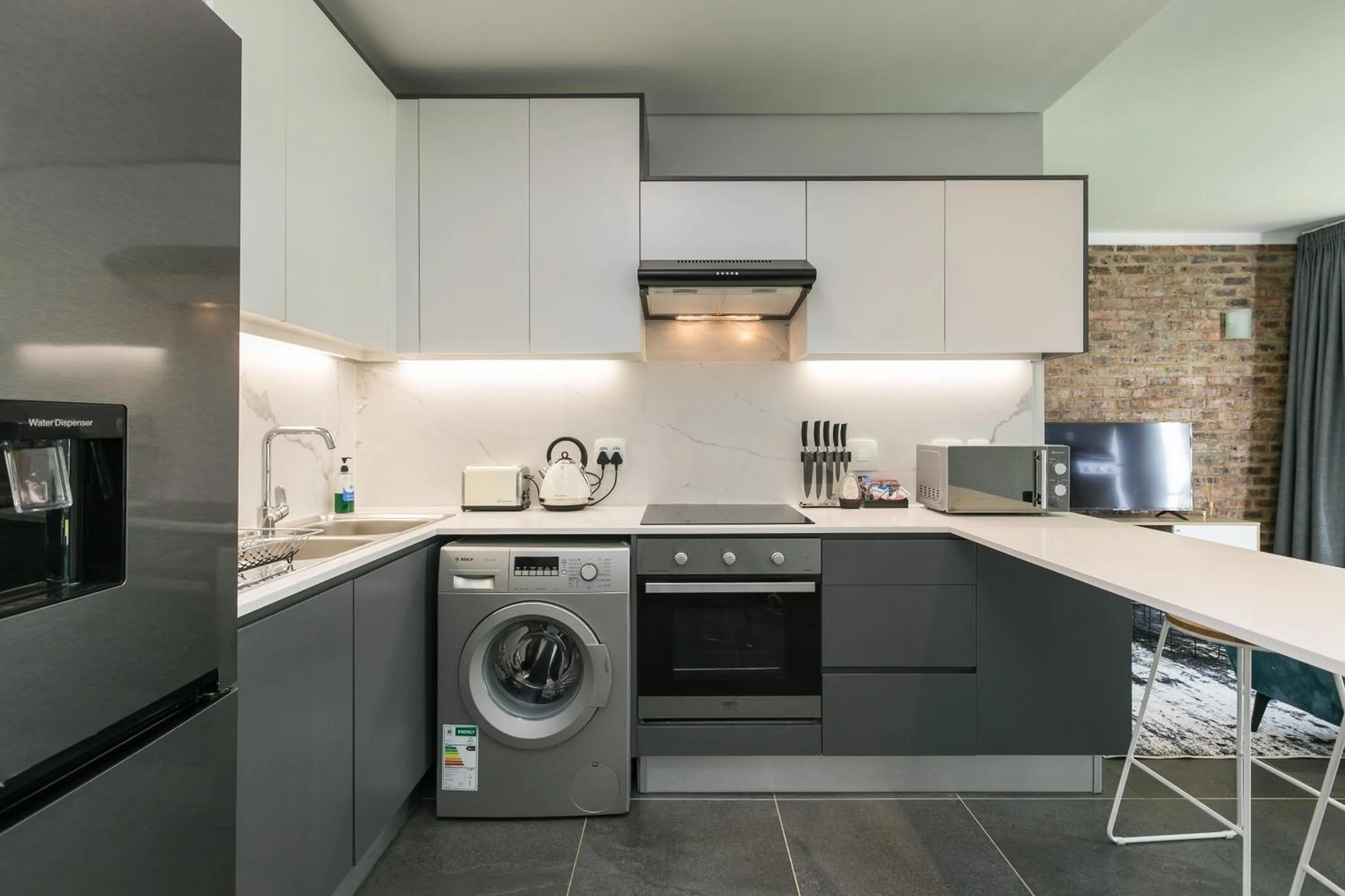 Kitchen or kitchenette in Stay Ulo at Atholl Gate