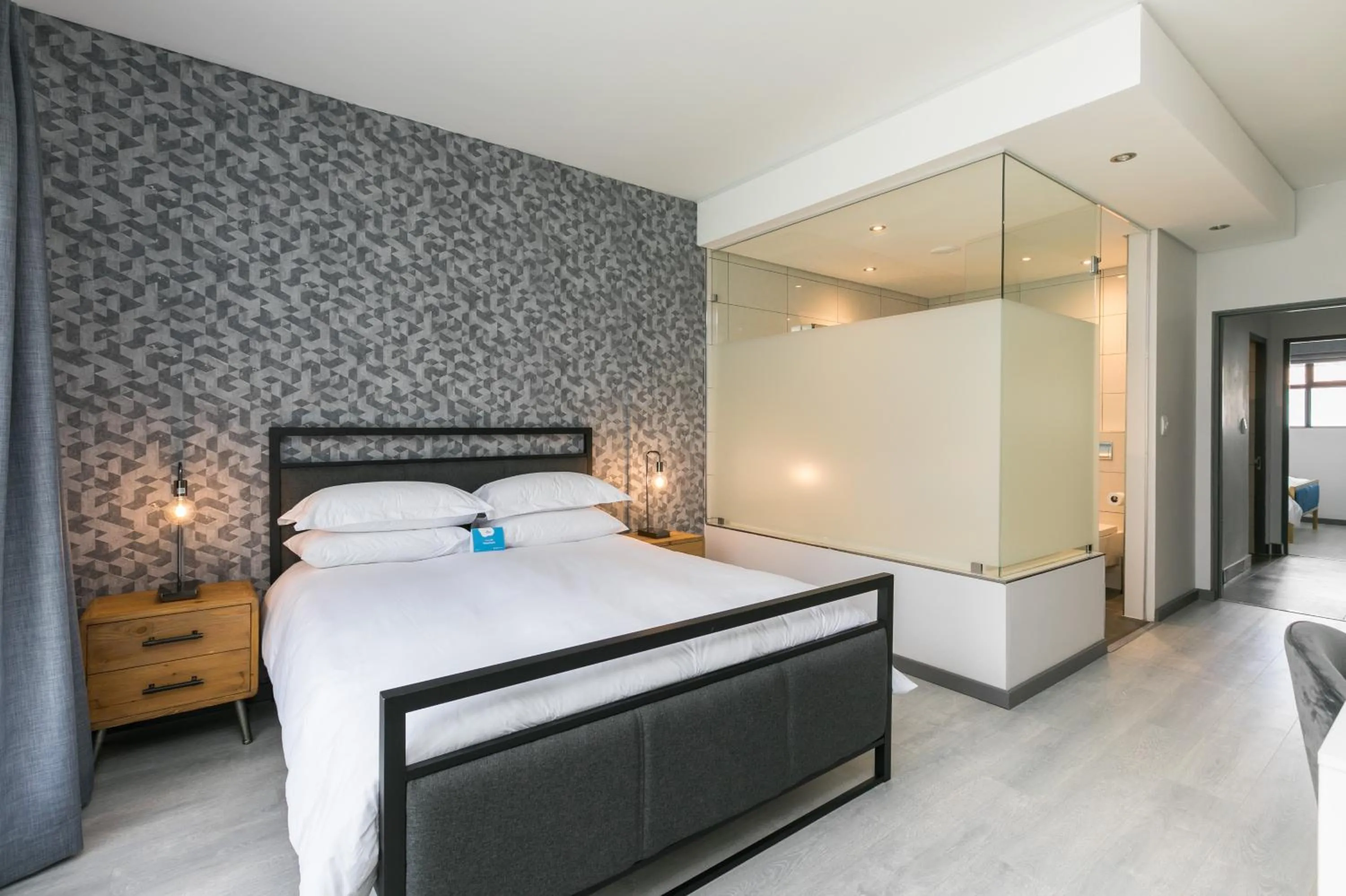 Photo of the whole room, Bed in Stay Ulo at Atholl Gate