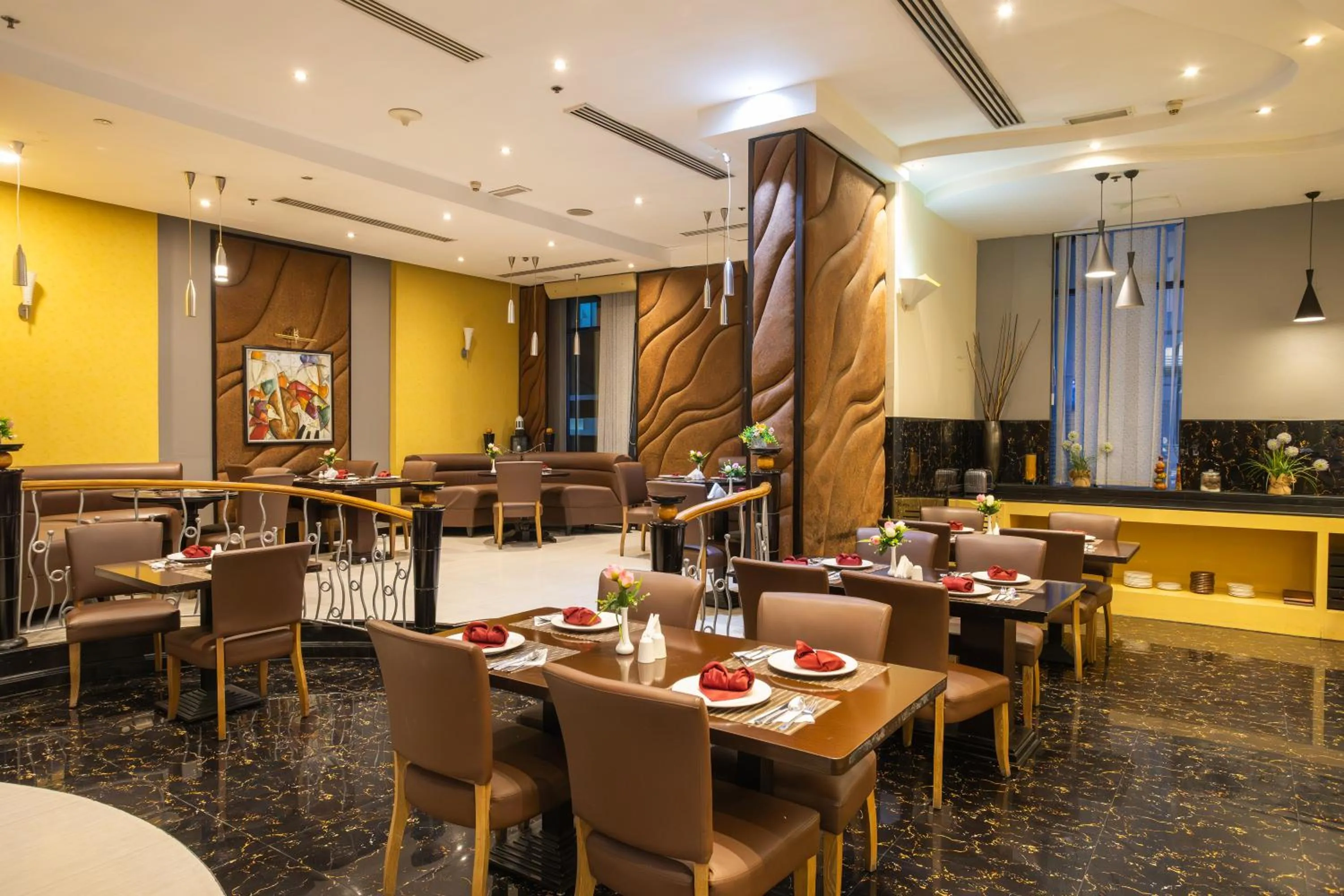 Restaurant/places to eat in THE PARK HOTEL Formerly Al Jawhara Gardens