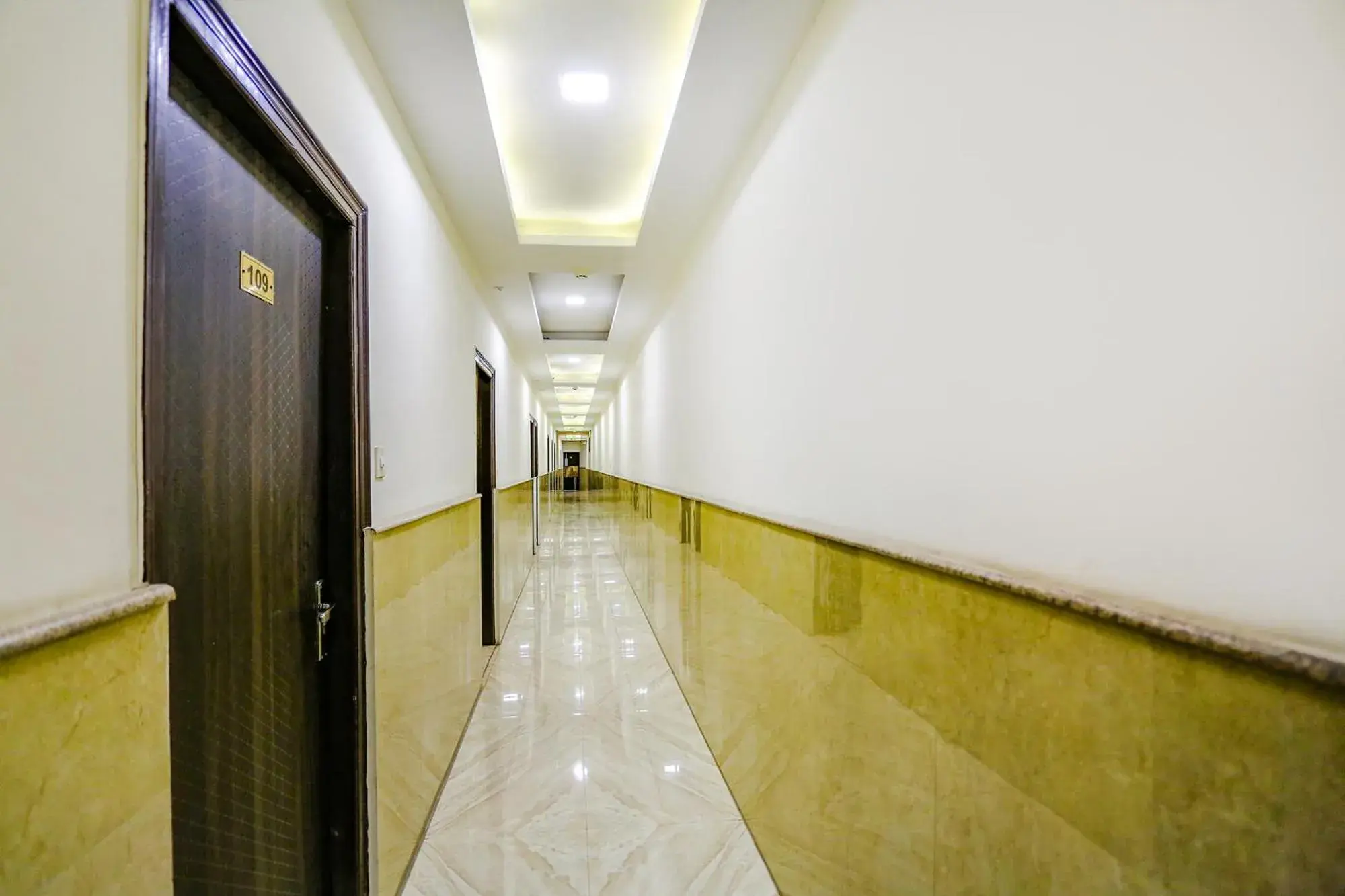 Lobby or reception in FabHotel The Kiara Near IGI Delhi Airport Lobby or reception in FabHotel The Kiara Near IGI Delhi Airport