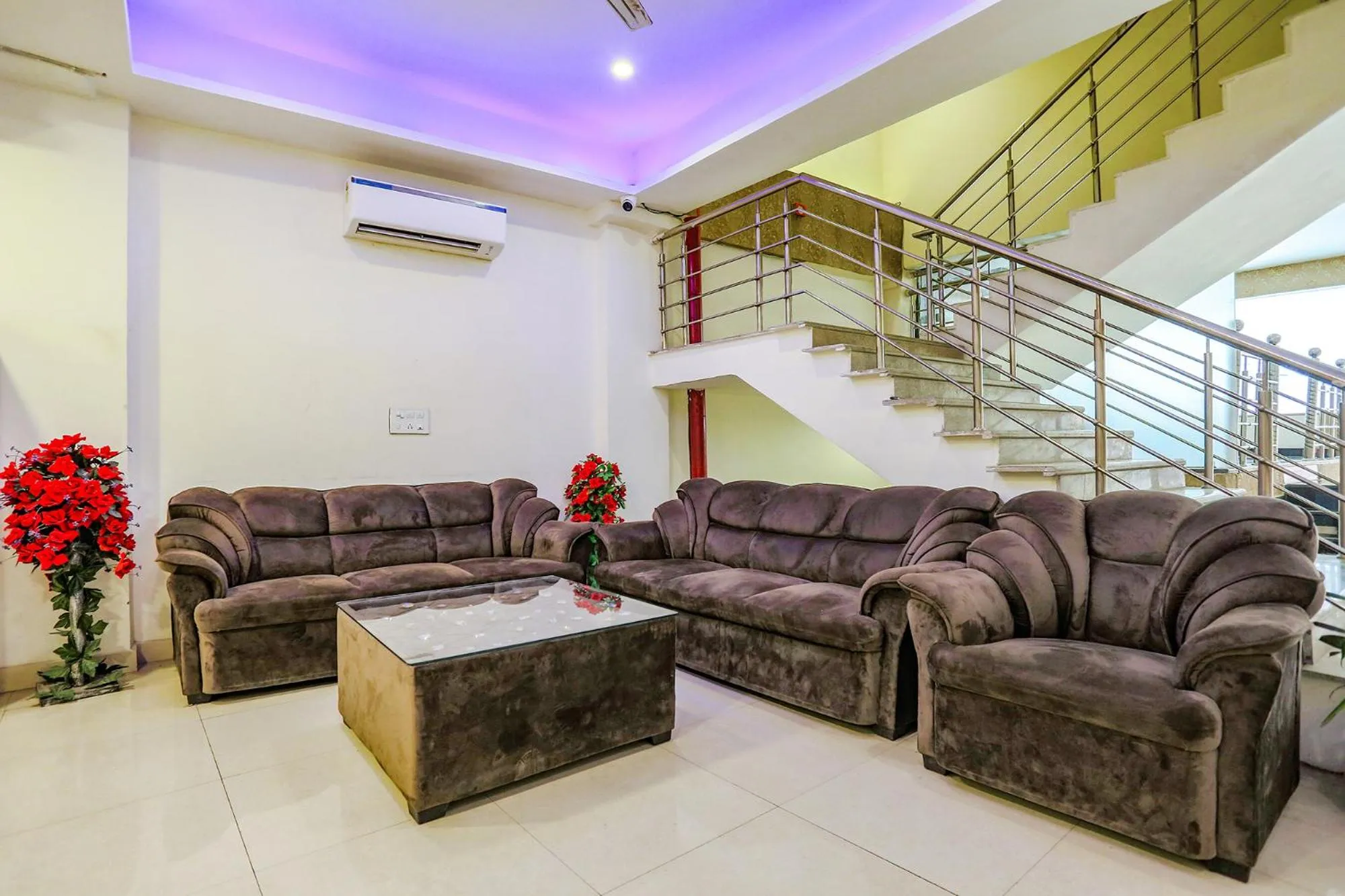 Seating area in FabHotel The Kiara Near IGI Delhi Airport