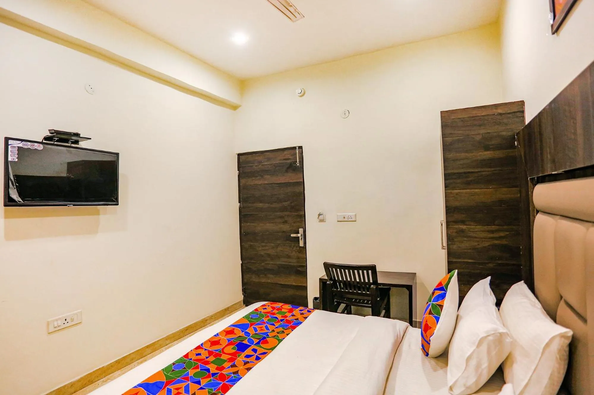 Bed in FabHotel The Kiara Near IGI Delhi Airport