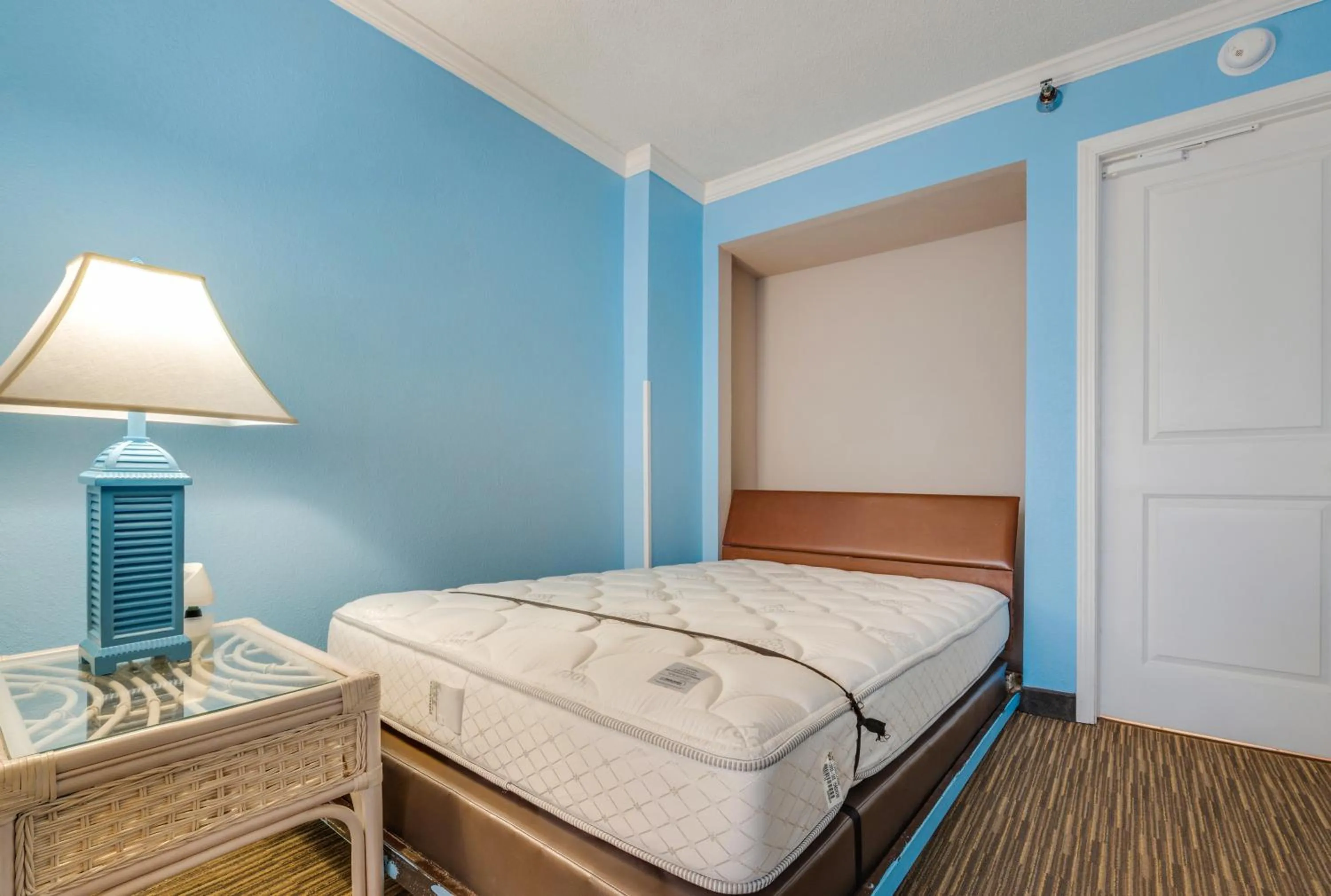 Bed in Direct oceanfront, separate bedroom condo, 9th floor, unbelievable views!