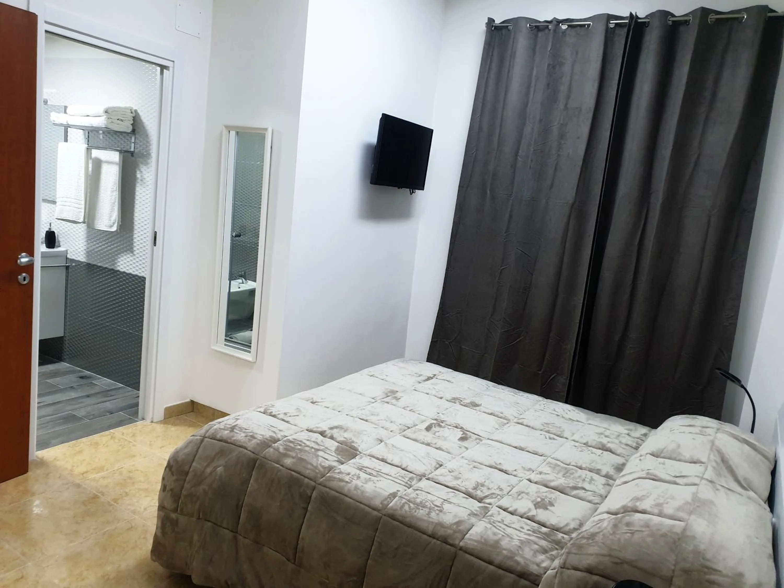 Bedroom, Bed in B&B HERCULANEUM RUINS