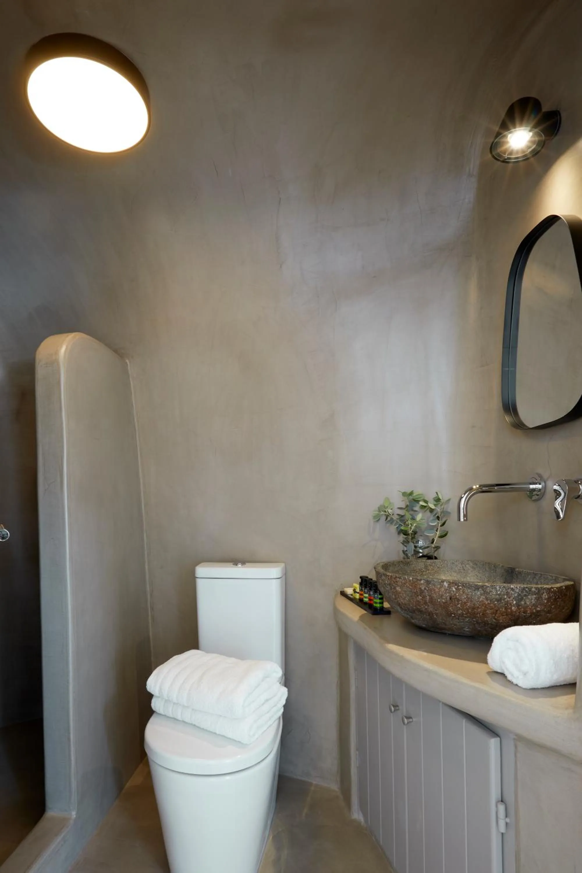 Bathroom in Blue Art Caves