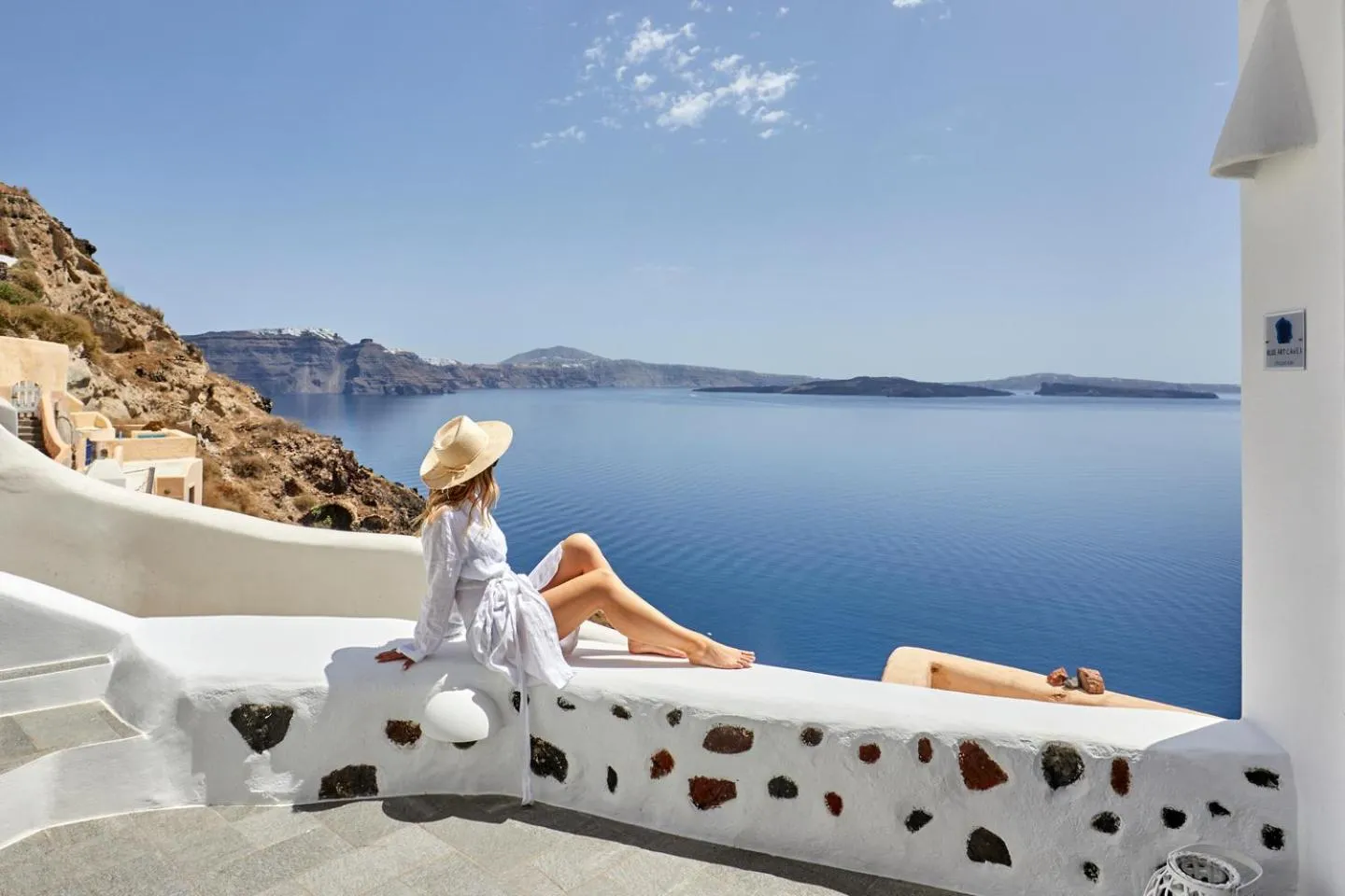 Day in Blue Art Caves