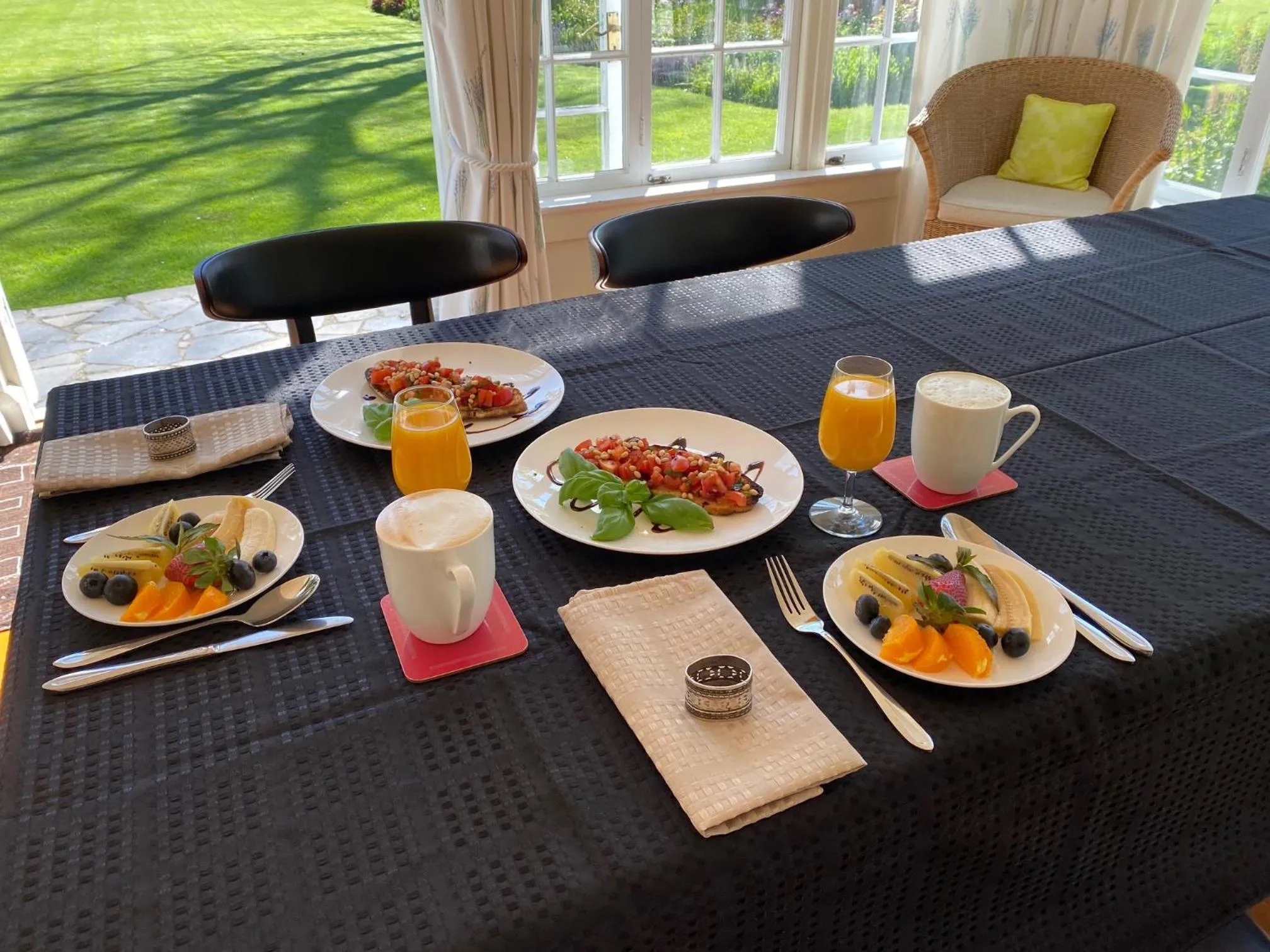 Breakfast in Tipapa Estate