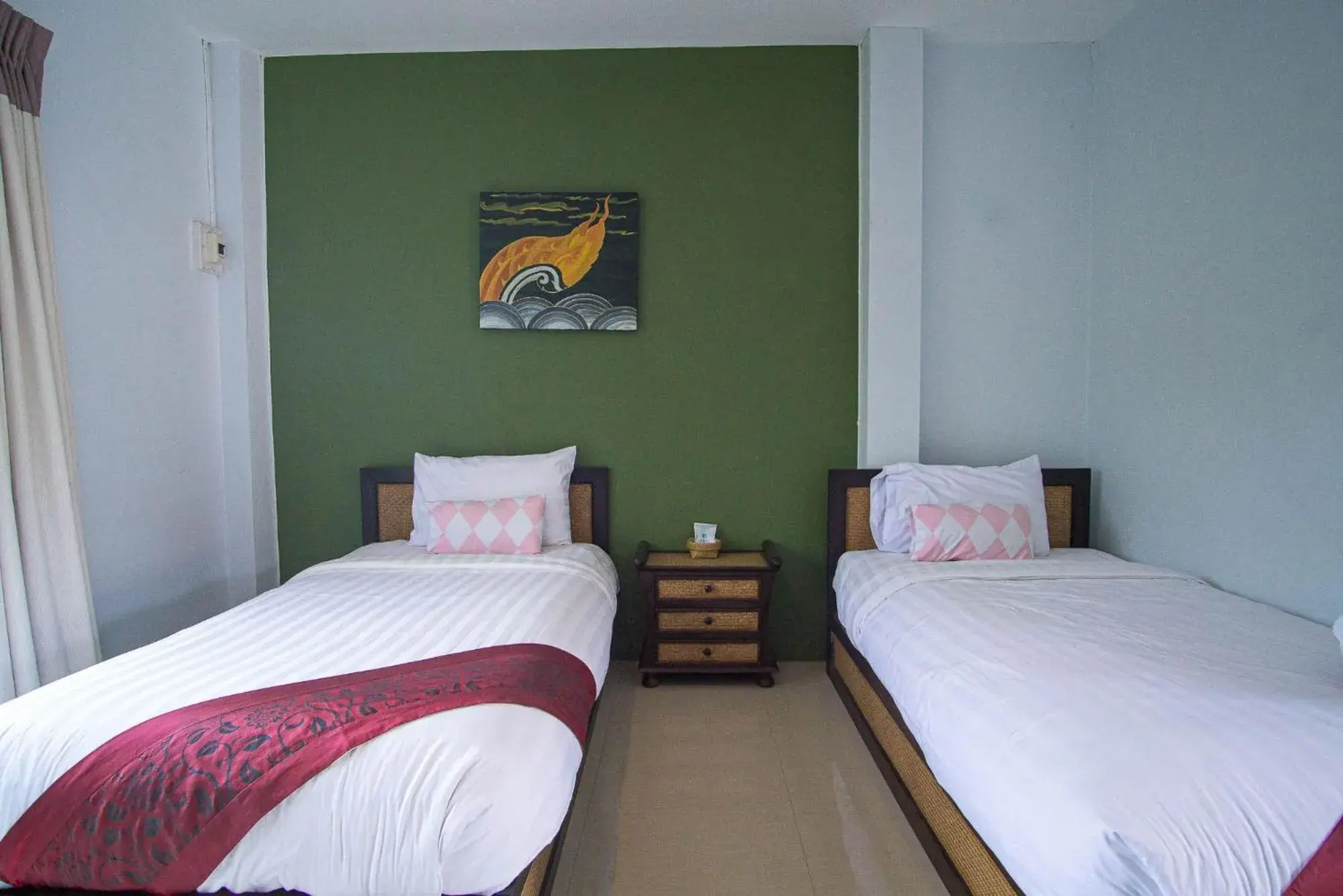 Superior Twin Room in Long Lake Resort Superior Twin Room in Long Lake Resort