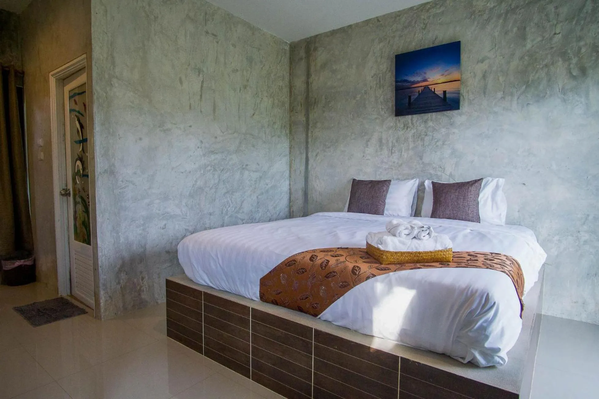 Photo of the whole room, Bed in Long Lake Resort