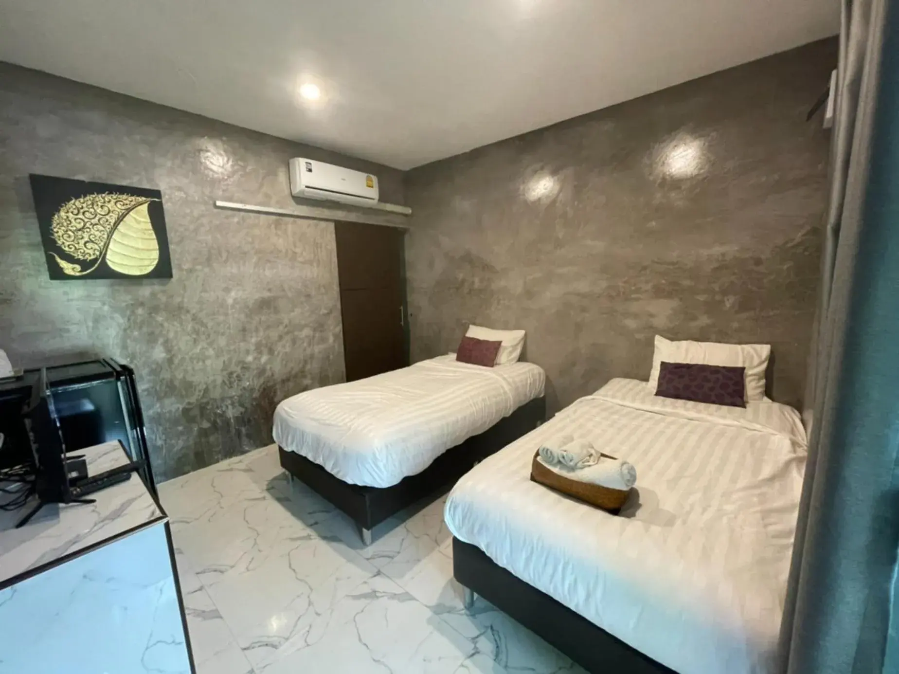 Twin Room in Long Lake Resort Twin Room in Long Lake Resort