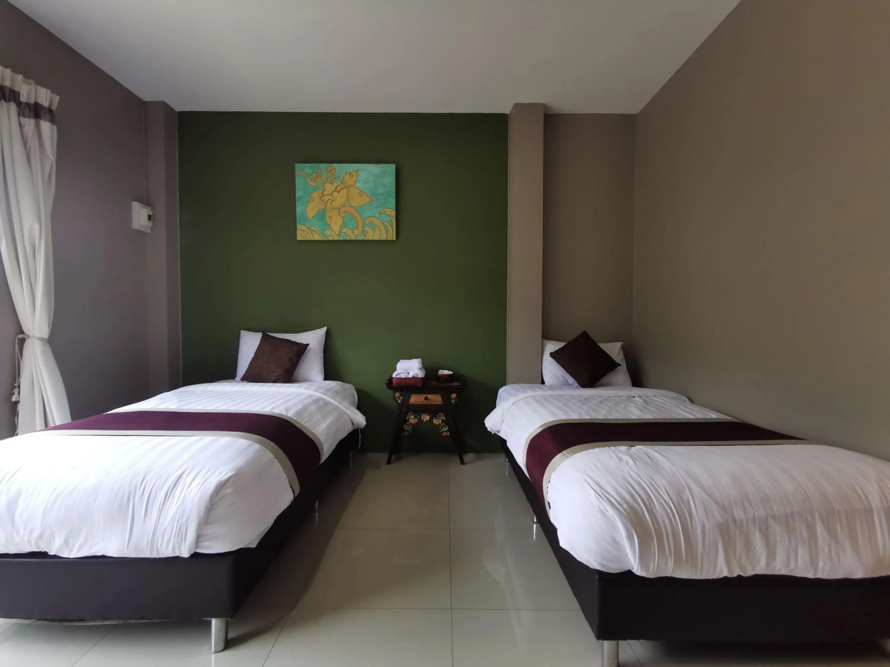 Photo of the whole room, Bed in Long Lake Resort