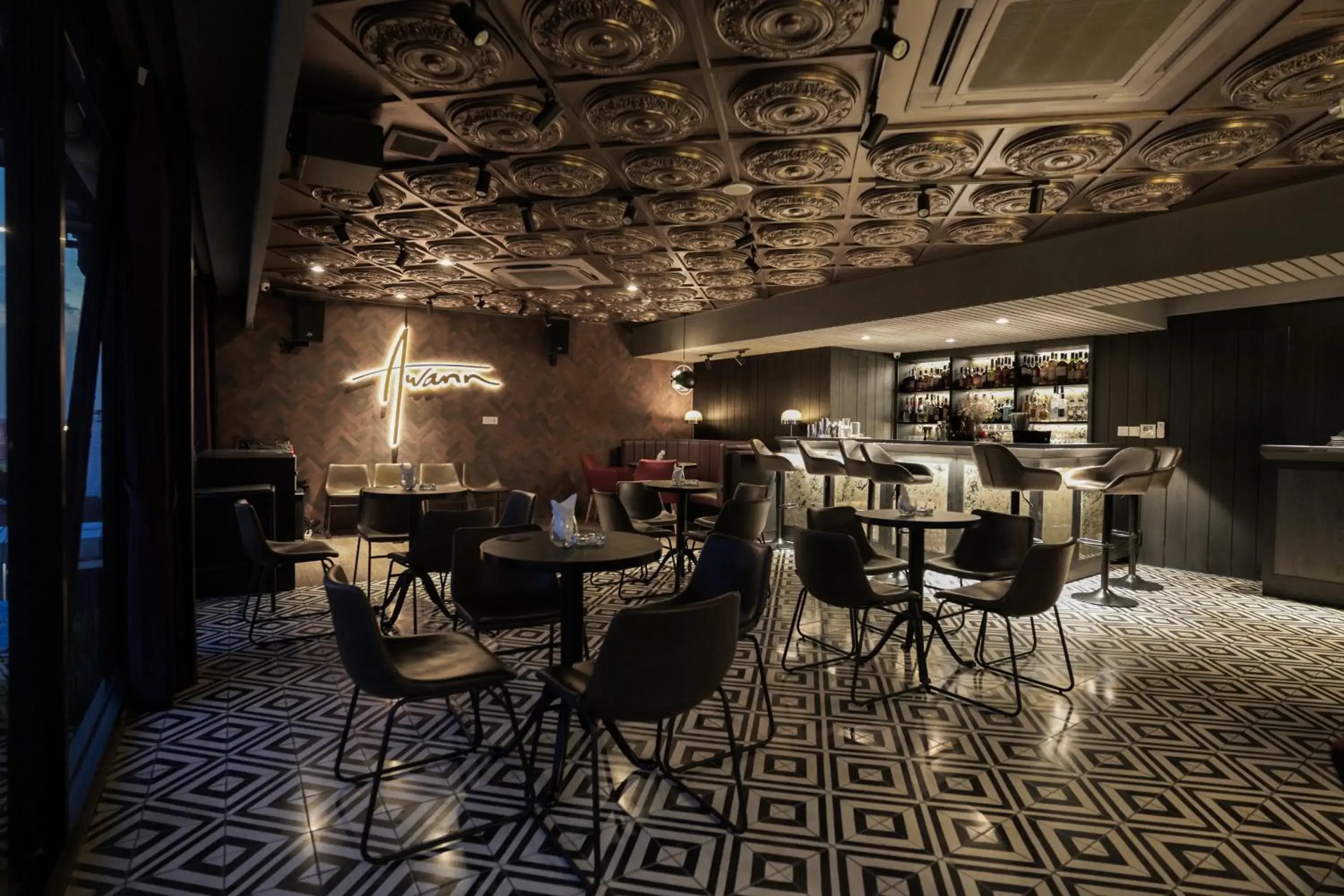 Lounge or bar in Awann Sewu Boutique Hotel and Suite Semarang Lounge or bar in Awann Sewu Boutique Hotel and Suite Semarang